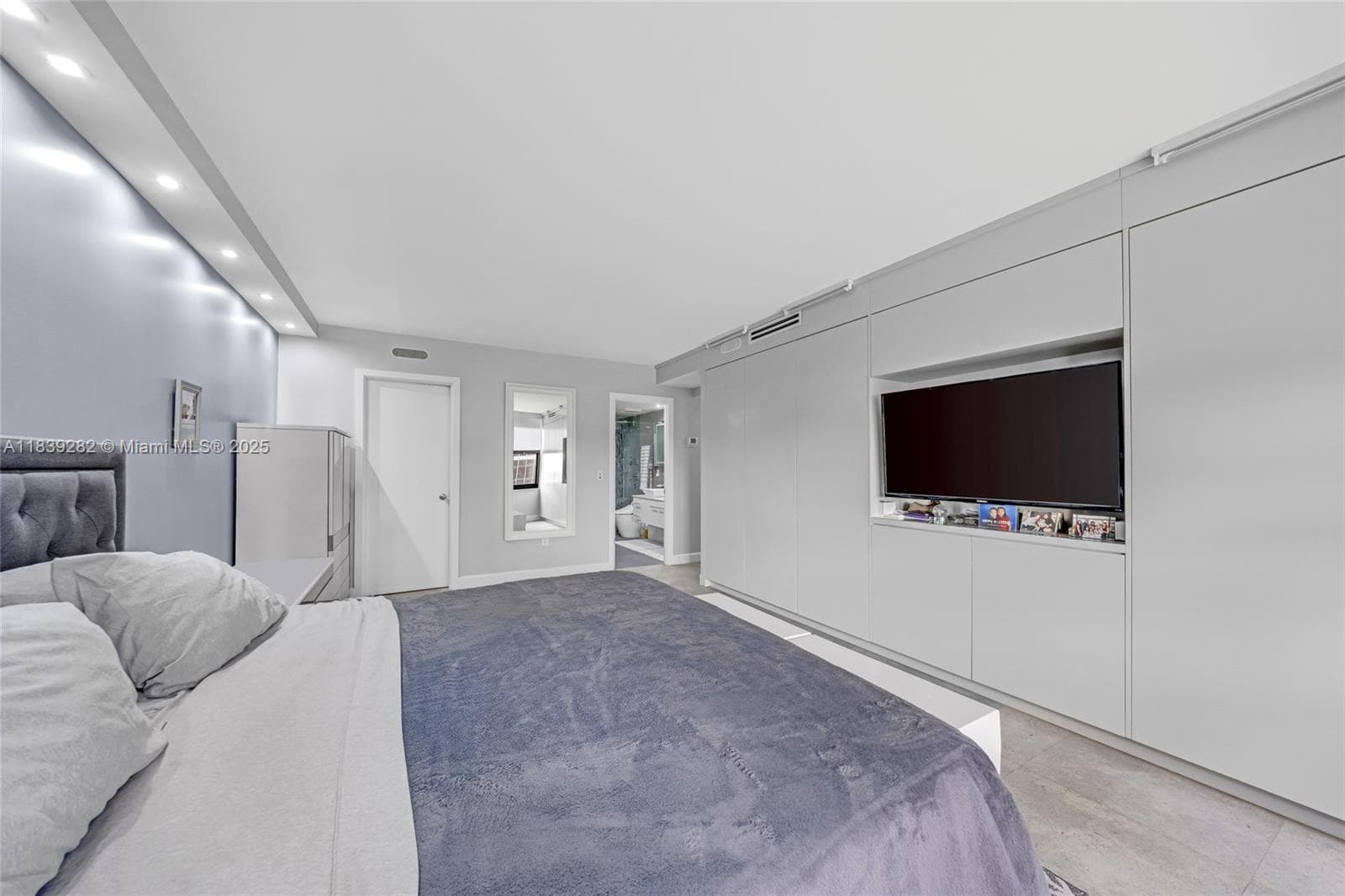 9801 Collins Ave # 16U, Bal Harbour FL 33154 — 24