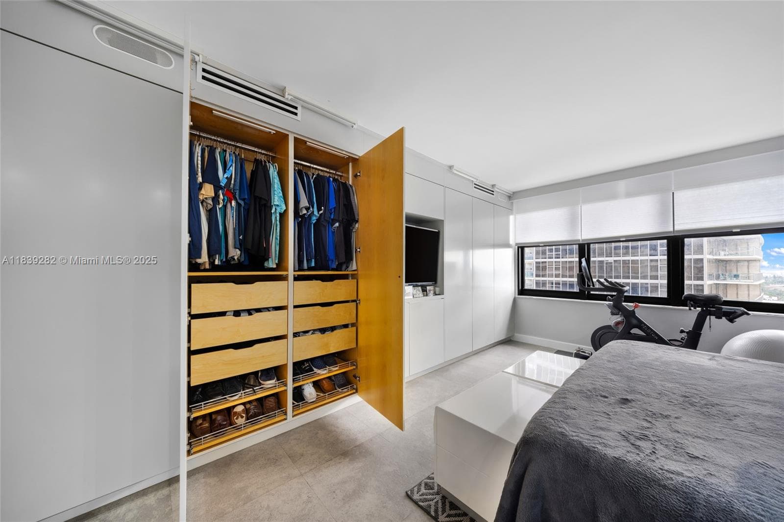 9801 Collins Ave # 16U, Bal Harbour FL 33154 — 25