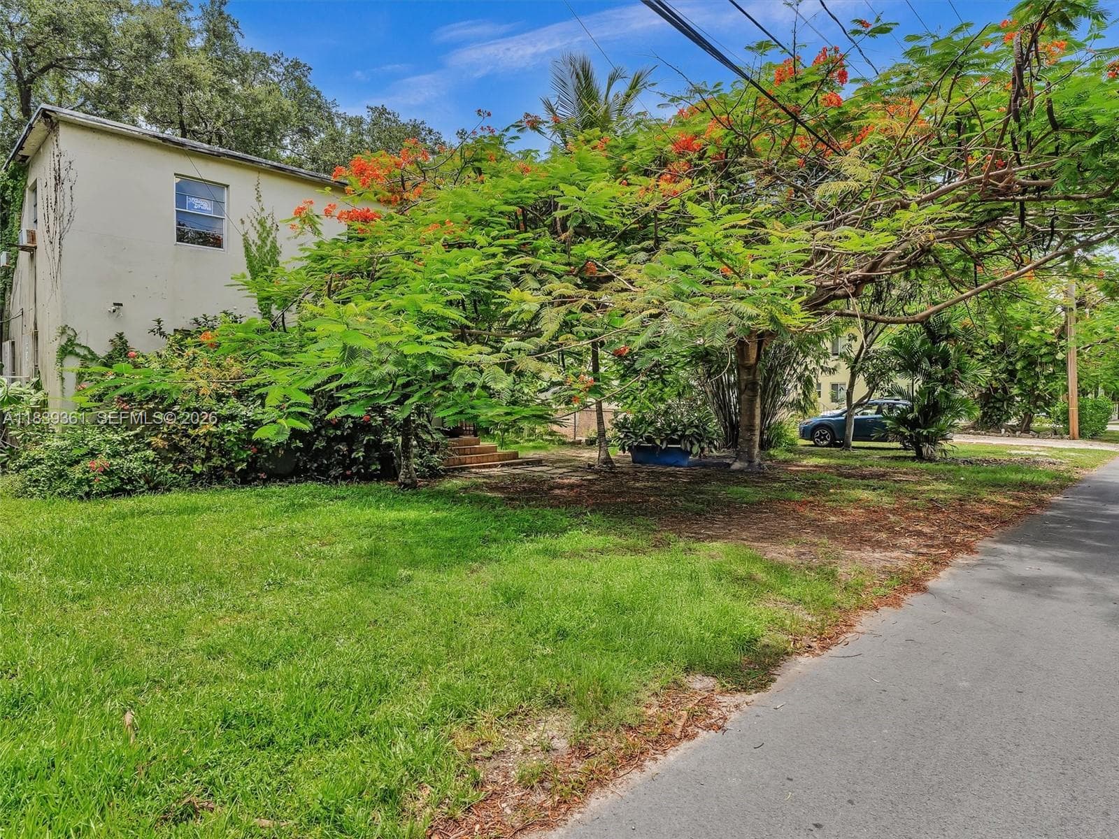 3210 E Elizabeth St, Miami FL 33133 — 27