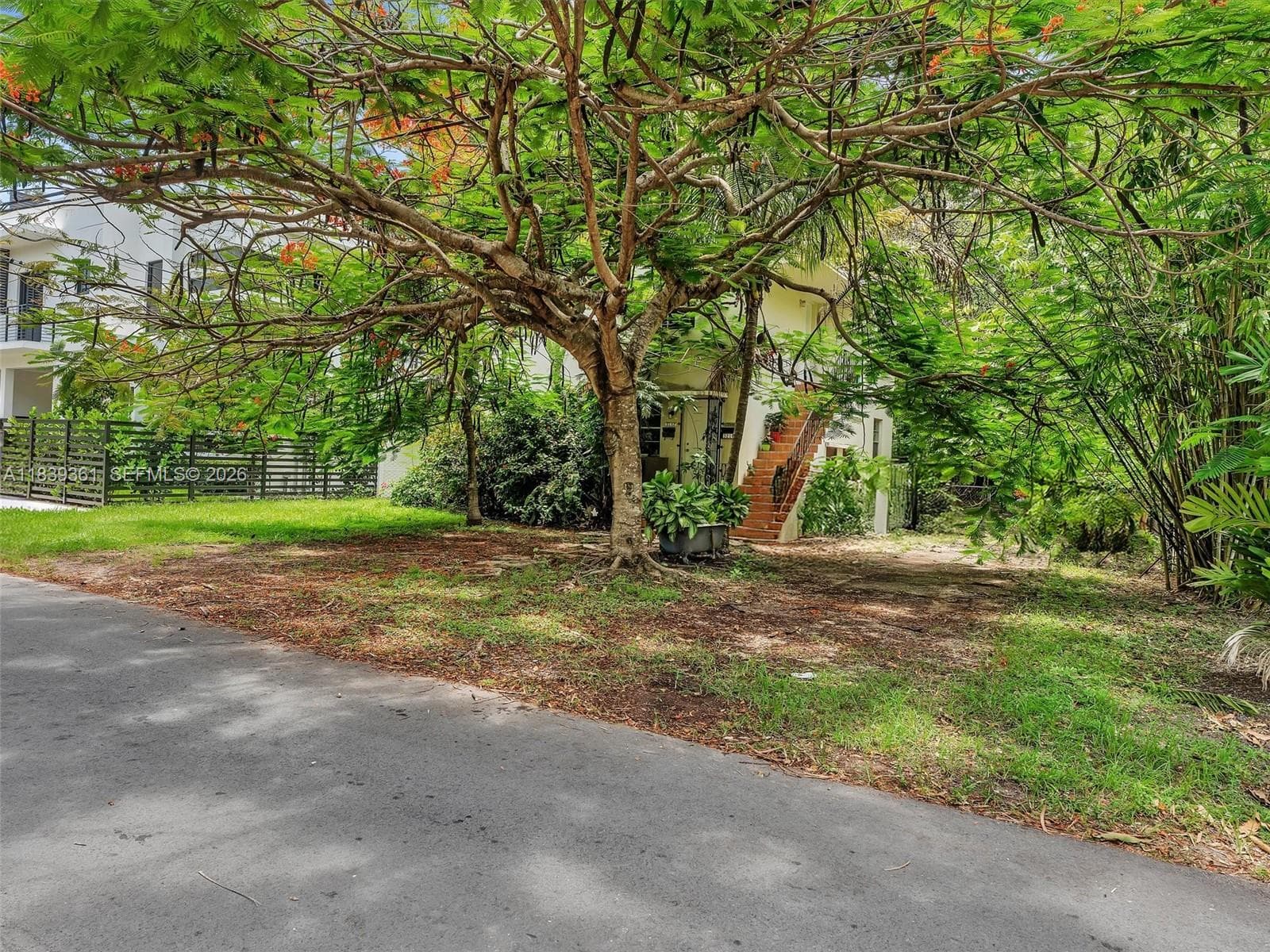 3210 E Elizabeth St, Miami FL 33133 — 26