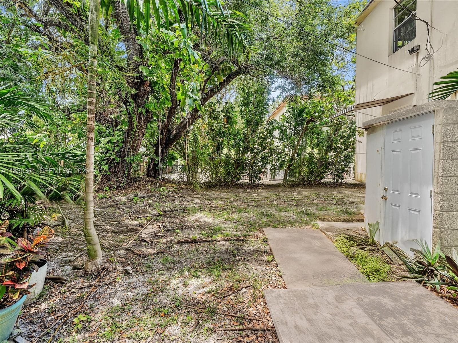 3210 E Elizabeth St, Miami FL 33133 — 32