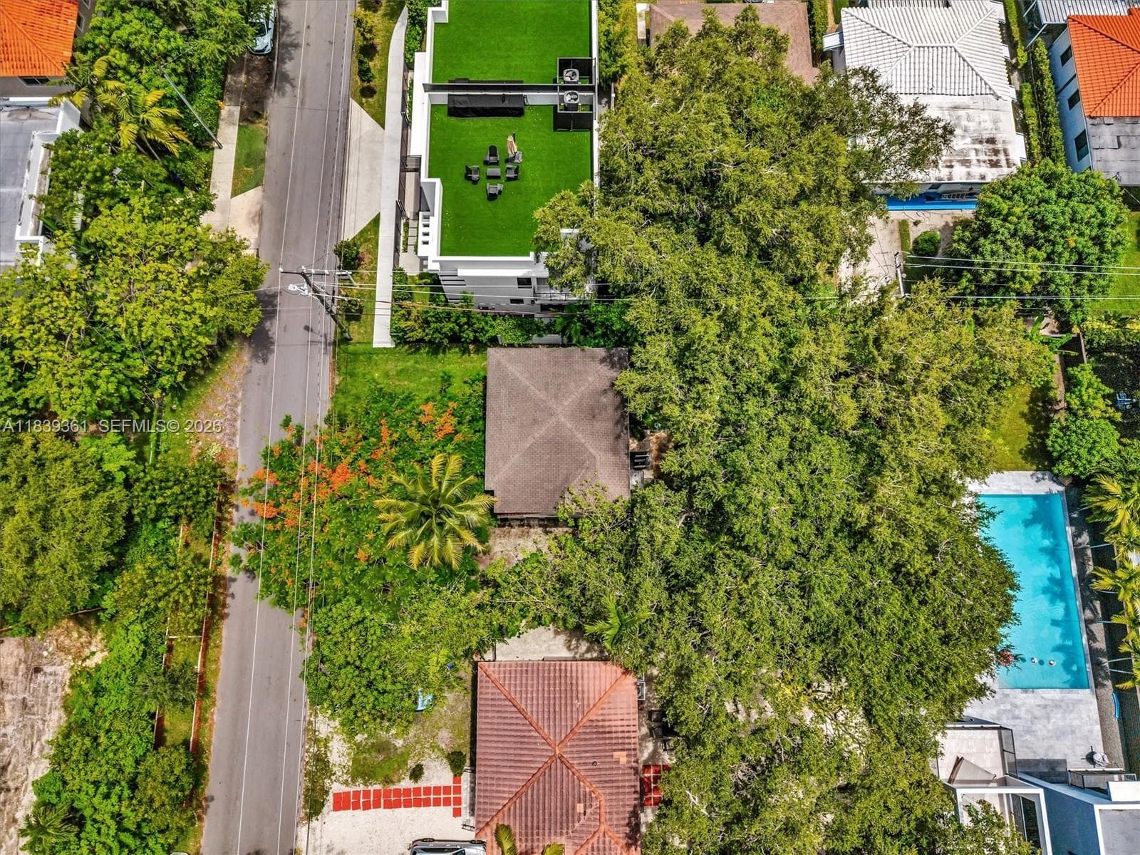 3210 E Elizabeth St, Miami FL 33133 — 37
