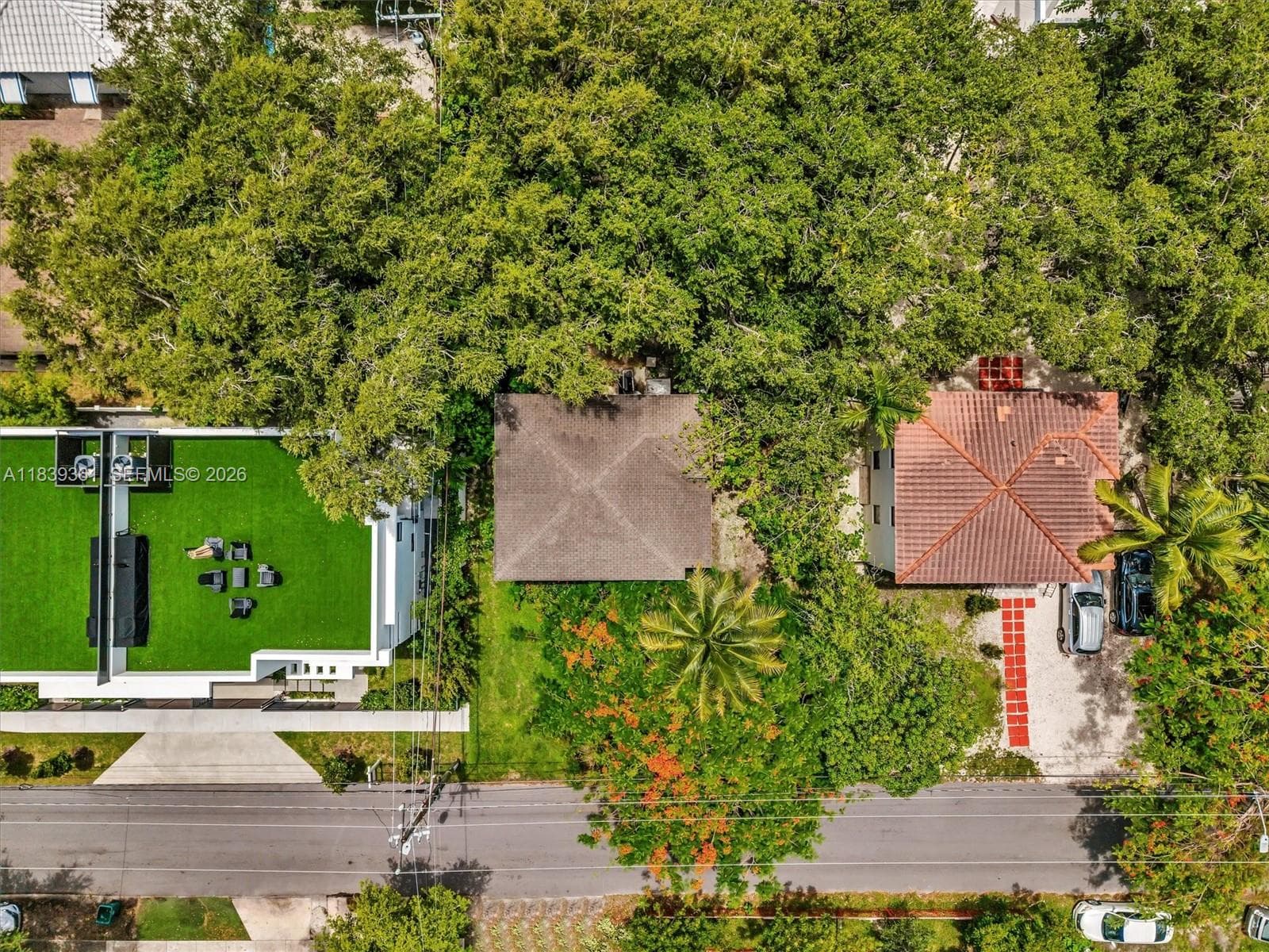 3210 E Elizabeth St, Miami FL 33133 — 35