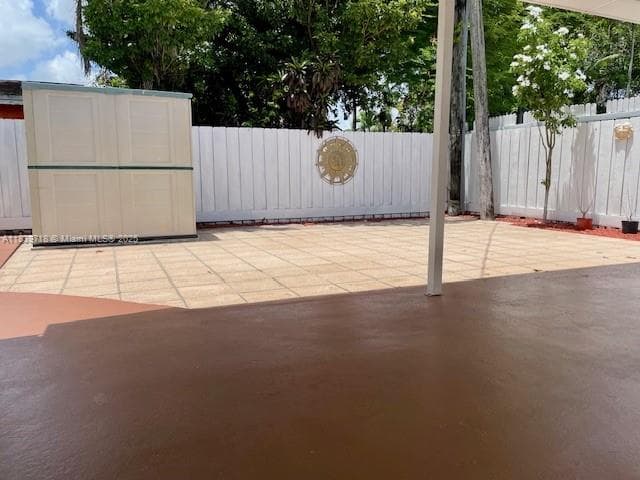 330 W 40th Pl, Hialeah FL 33012 — 16