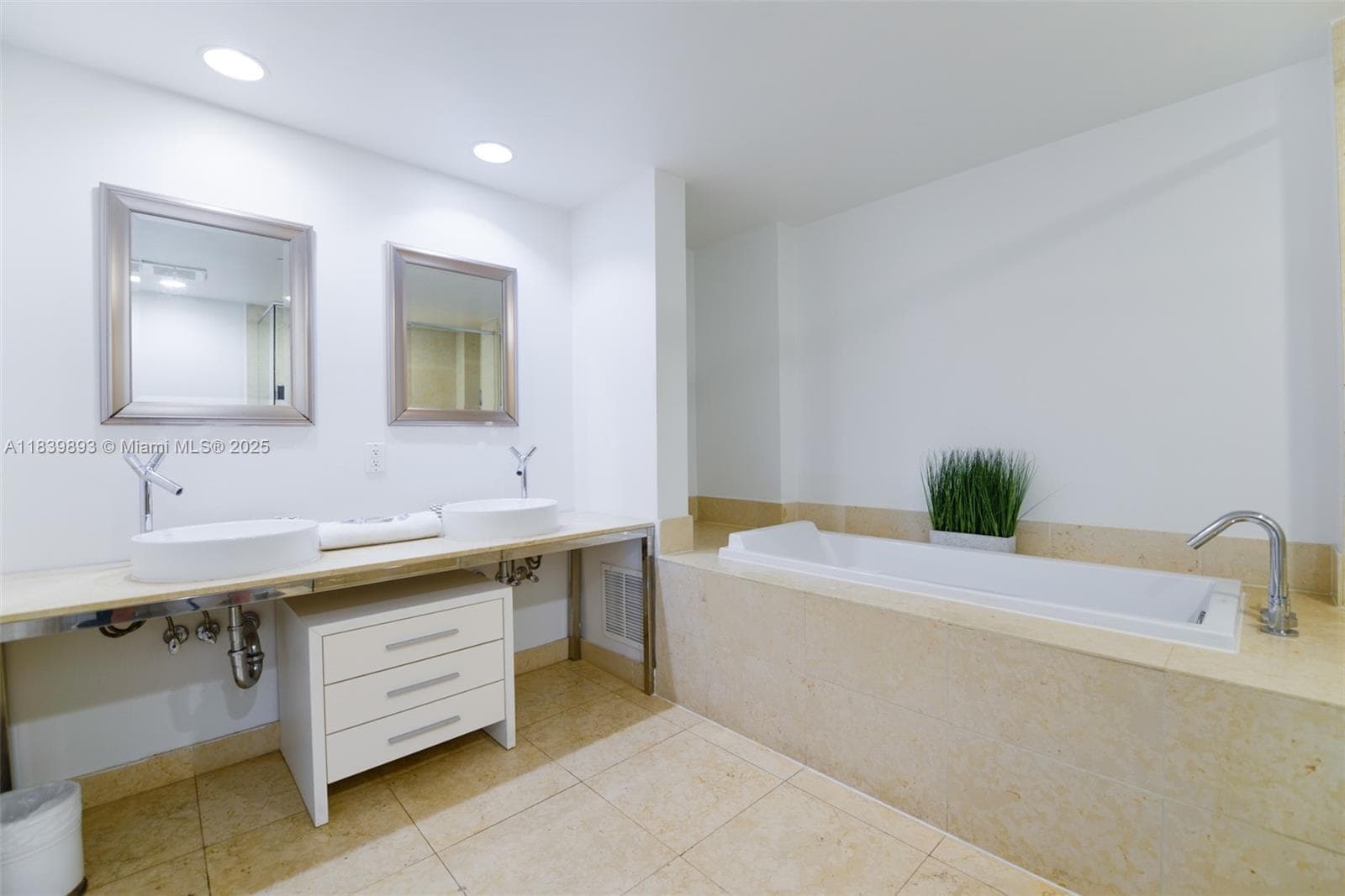 485 Brickell Ave # 2908, Miami FL 33131 — 12
