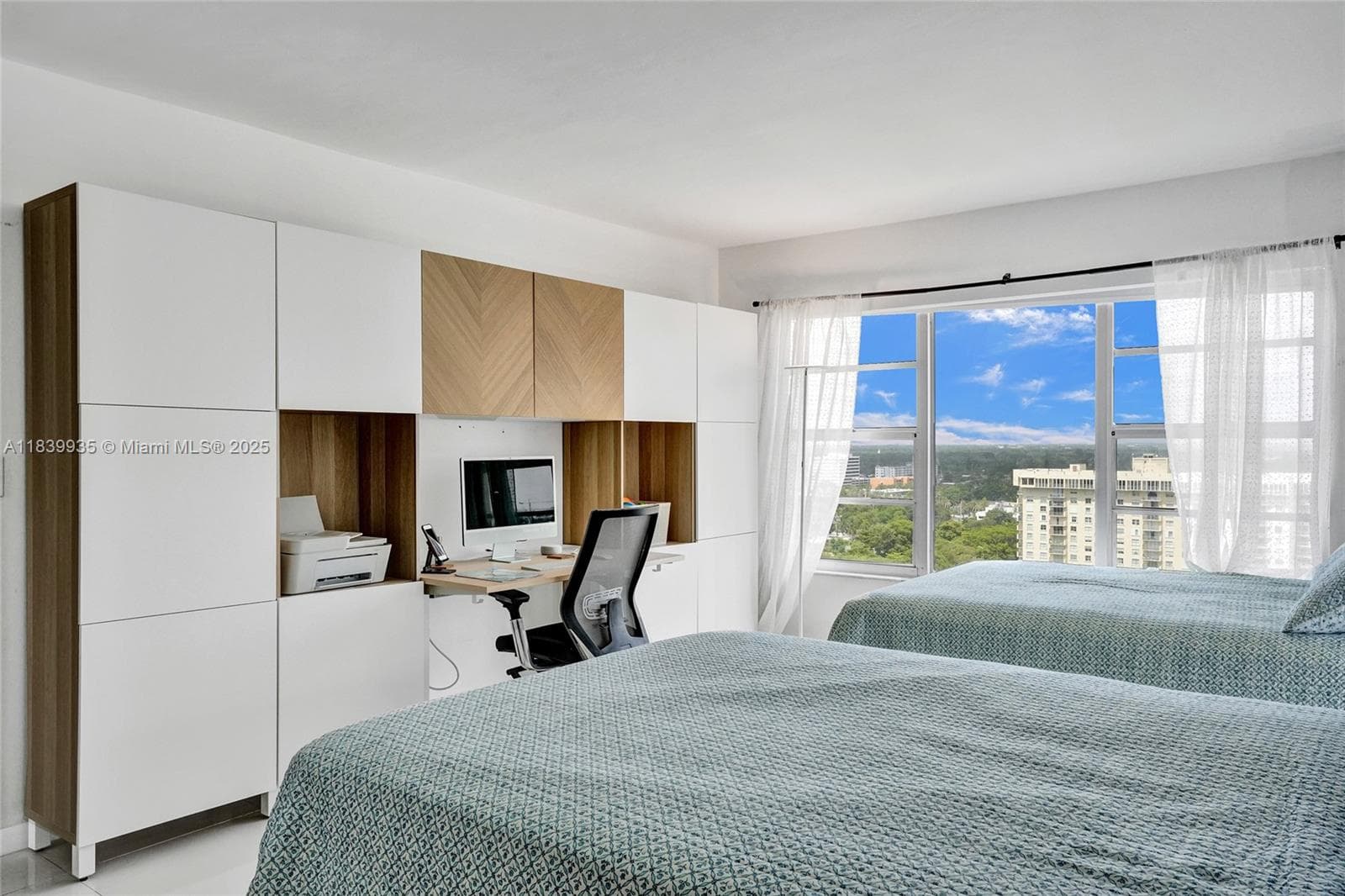11111 Biscayne Blvd # 1915, Miami FL 33181 — 27