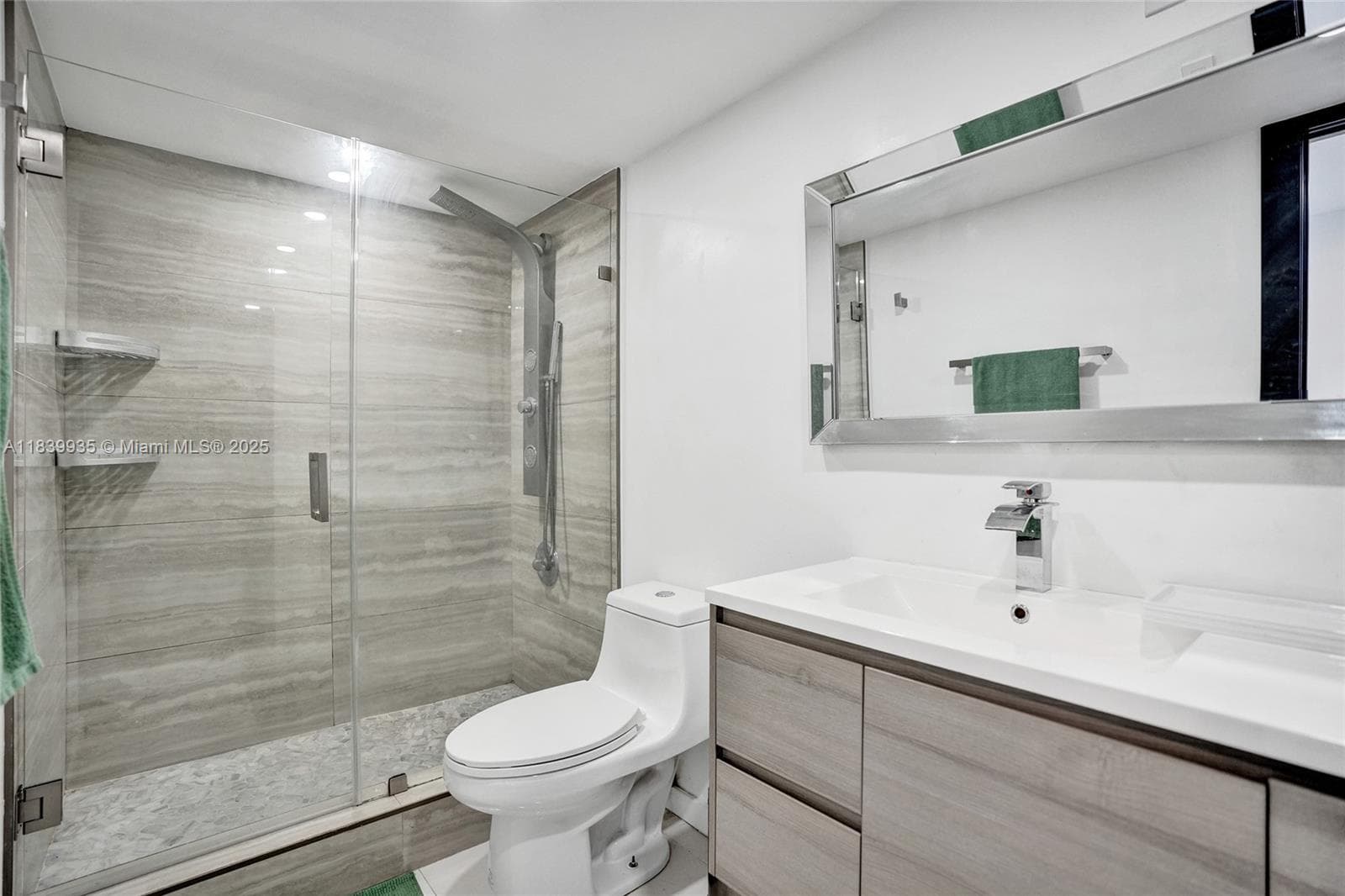 11111 Biscayne Blvd # 1915, Miami FL 33181 — 16