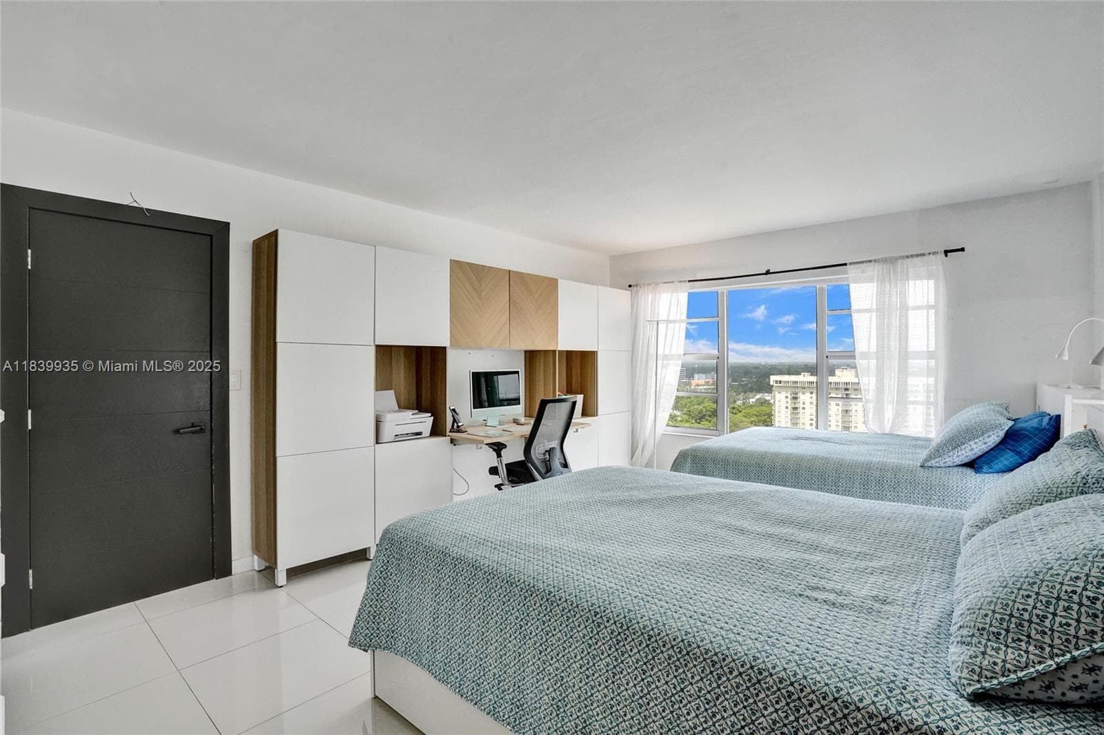 11111 Biscayne Blvd # 1915, Miami FL 33181 — 26