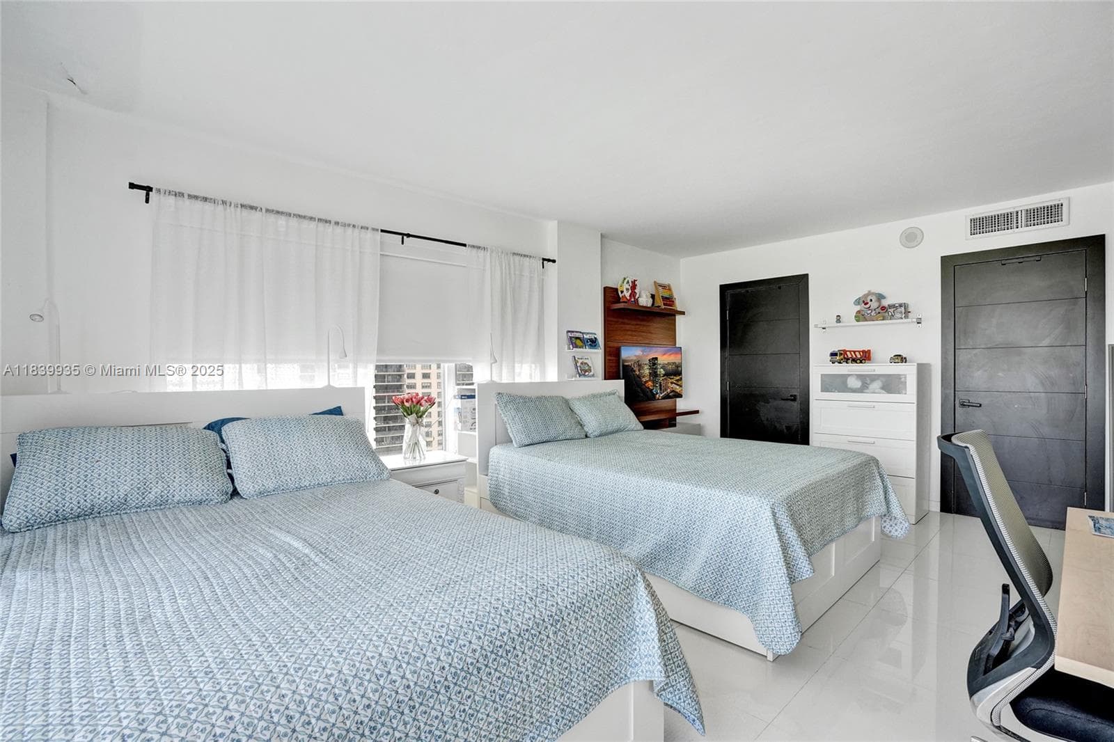 11111 Biscayne Blvd # 1915, Miami FL 33181 — 28