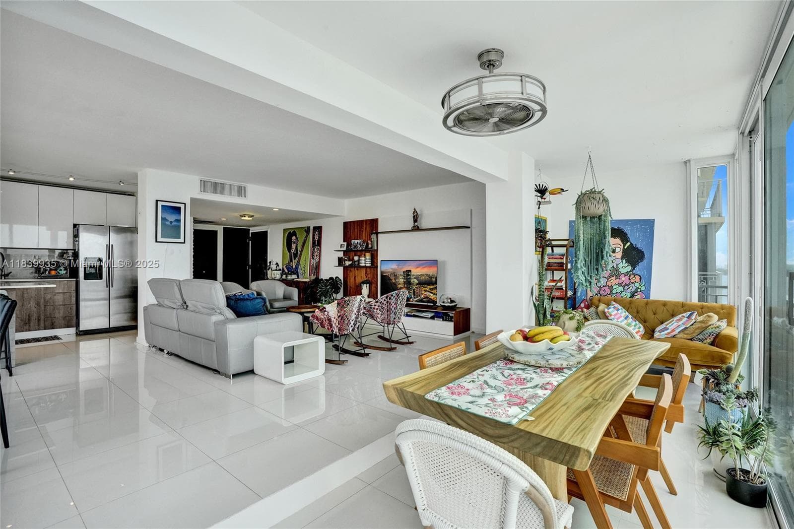 11111 Biscayne Blvd # 1915, Miami FL 33181 — 33