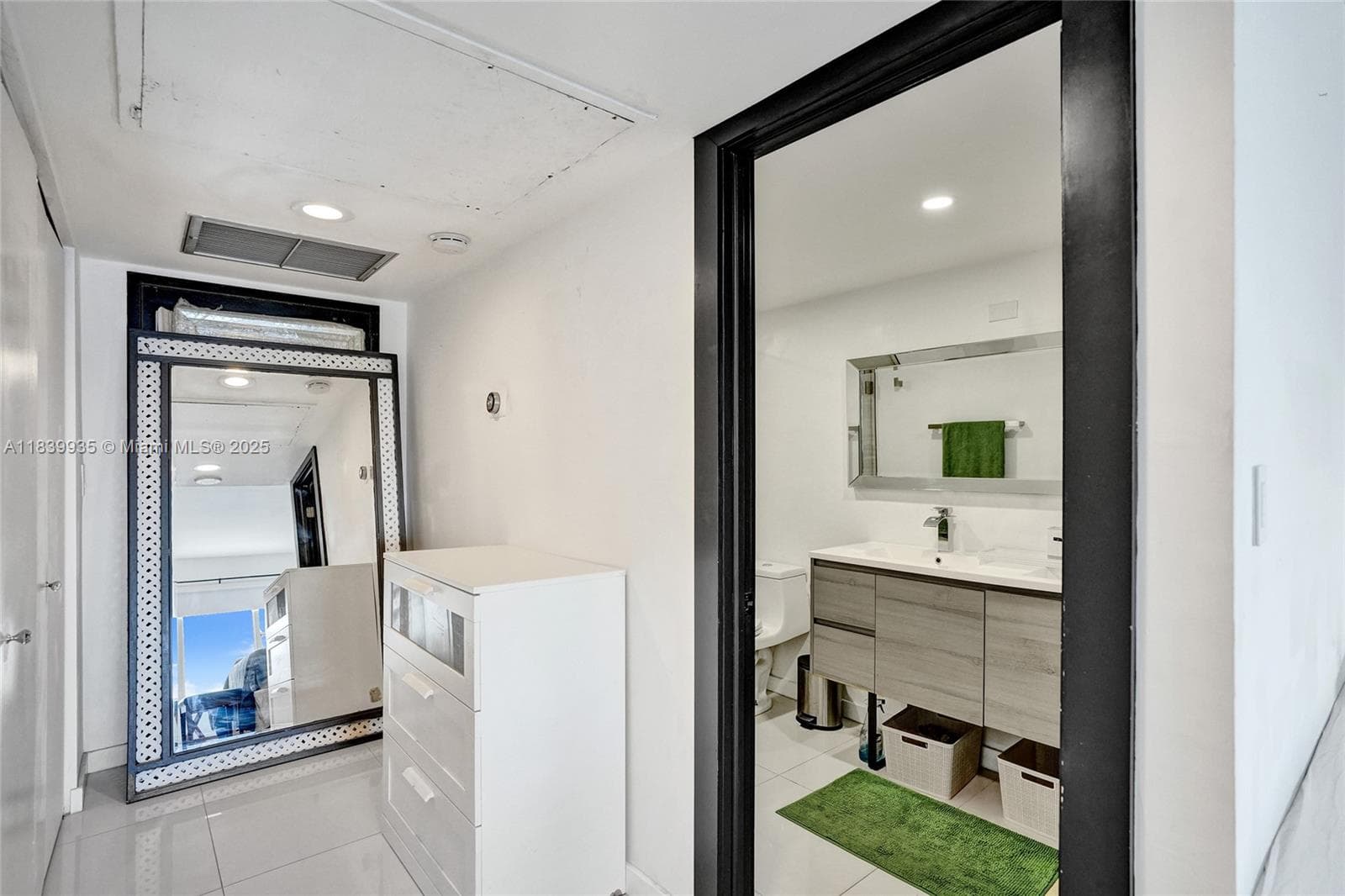 11111 Biscayne Blvd # 1915, Miami FL 33181 — 18