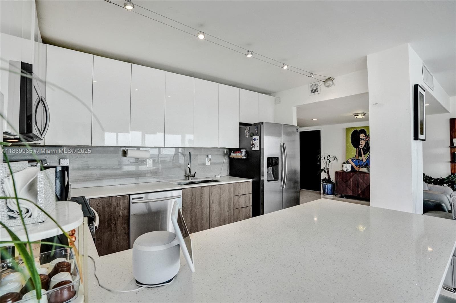 11111 Biscayne Blvd # 1915, Miami FL 33181 — 11
