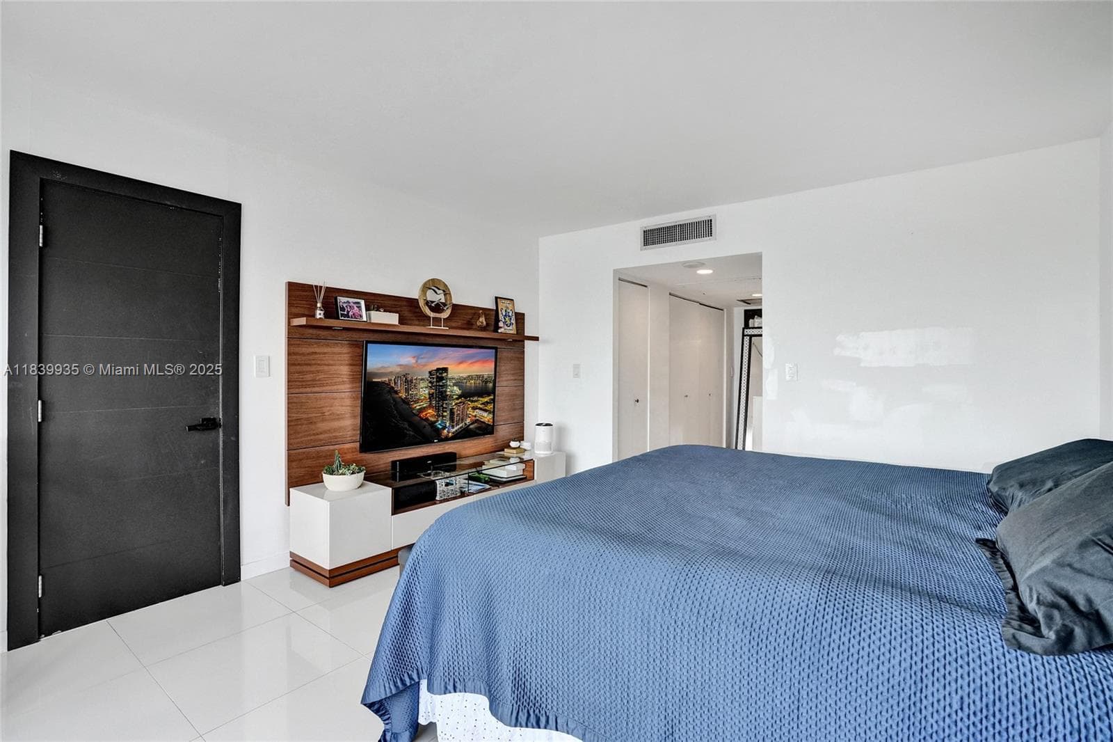 11111 Biscayne Blvd # 1915, Miami FL 33181 — 19