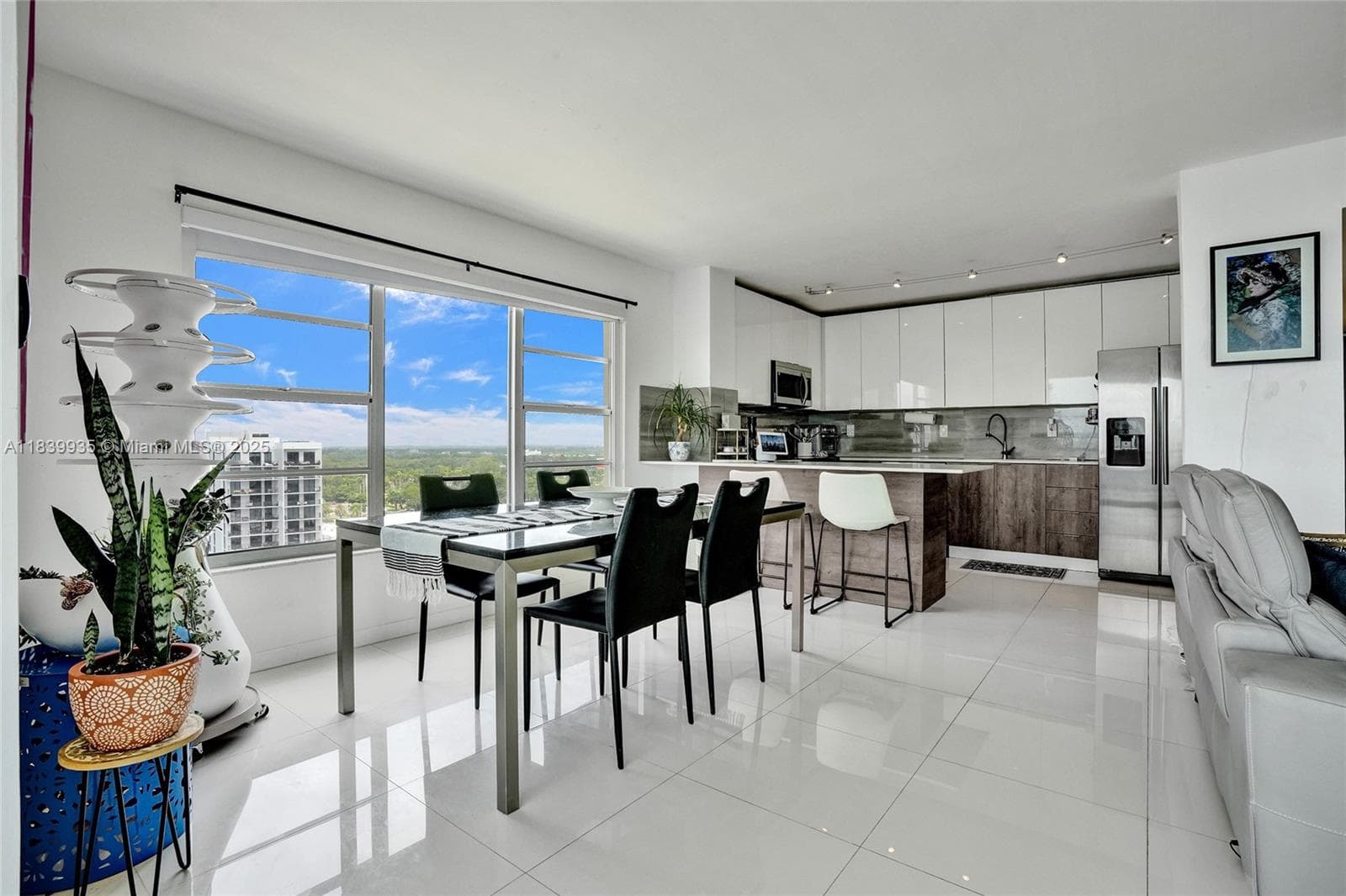11111 Biscayne Blvd # 1915, Miami FL 33181 — 35