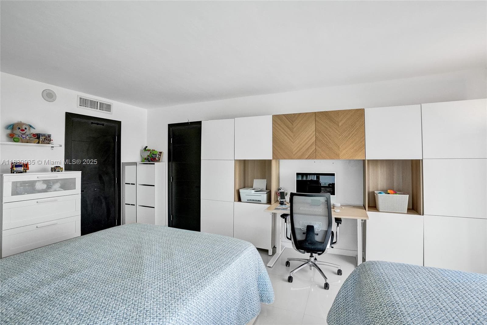 11111 Biscayne Blvd # 1915, Miami FL 33181 — 29