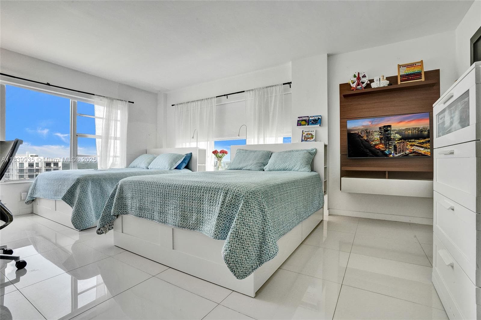 11111 Biscayne Blvd # 1915, Miami FL 33181 — 25