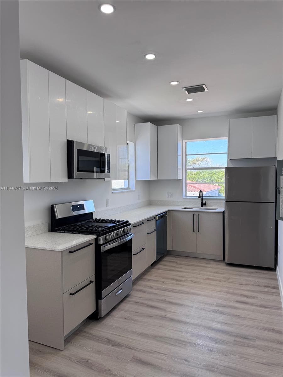 950 79th Ter, Miami Beach FL 33141 — 7