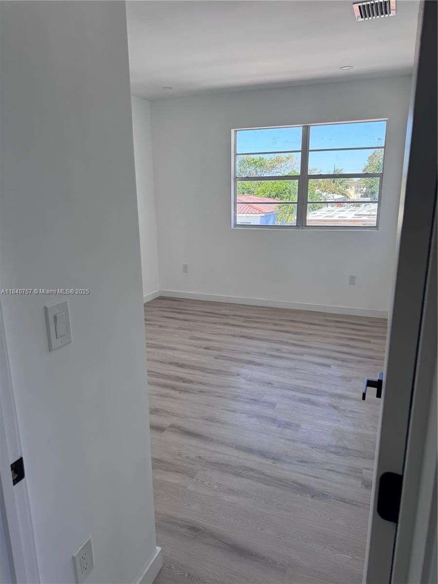 950 79th Ter, Miami Beach FL 33141 — 4