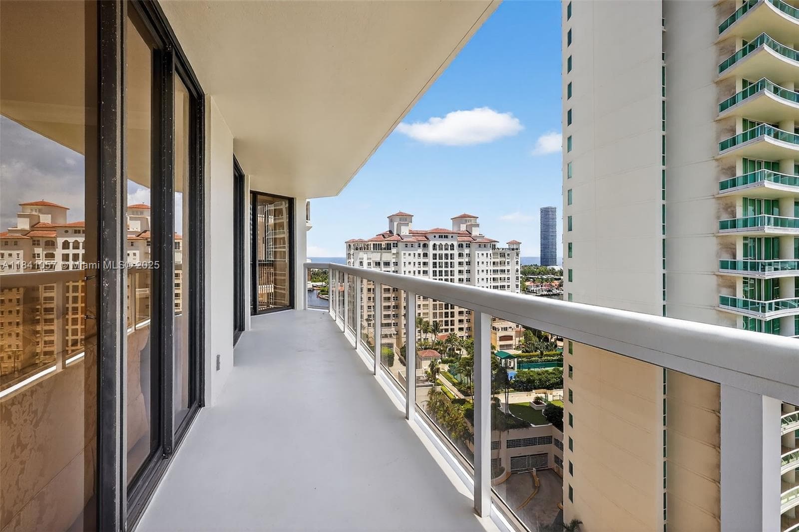 20185 E Country Club Dr, Aventura FL 33180 — 43
