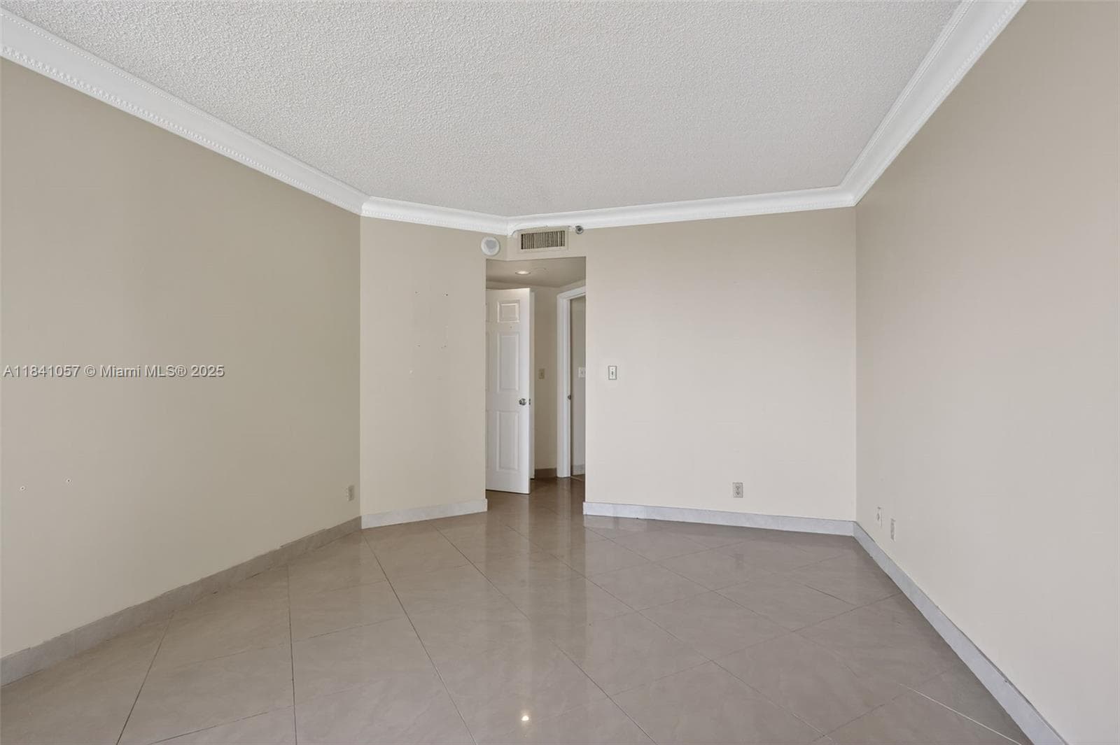 20185 E Country Club Dr, Aventura FL 33180 — 34