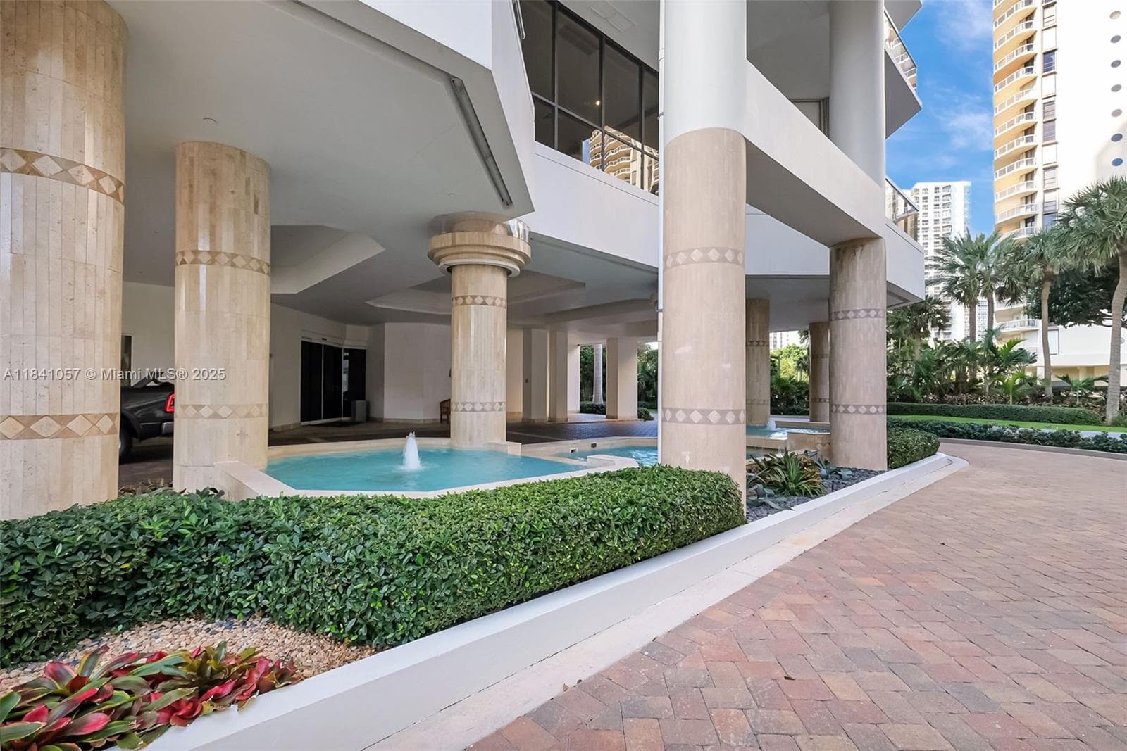 20185 E Country Club Dr, Aventura FL 33180 — 54