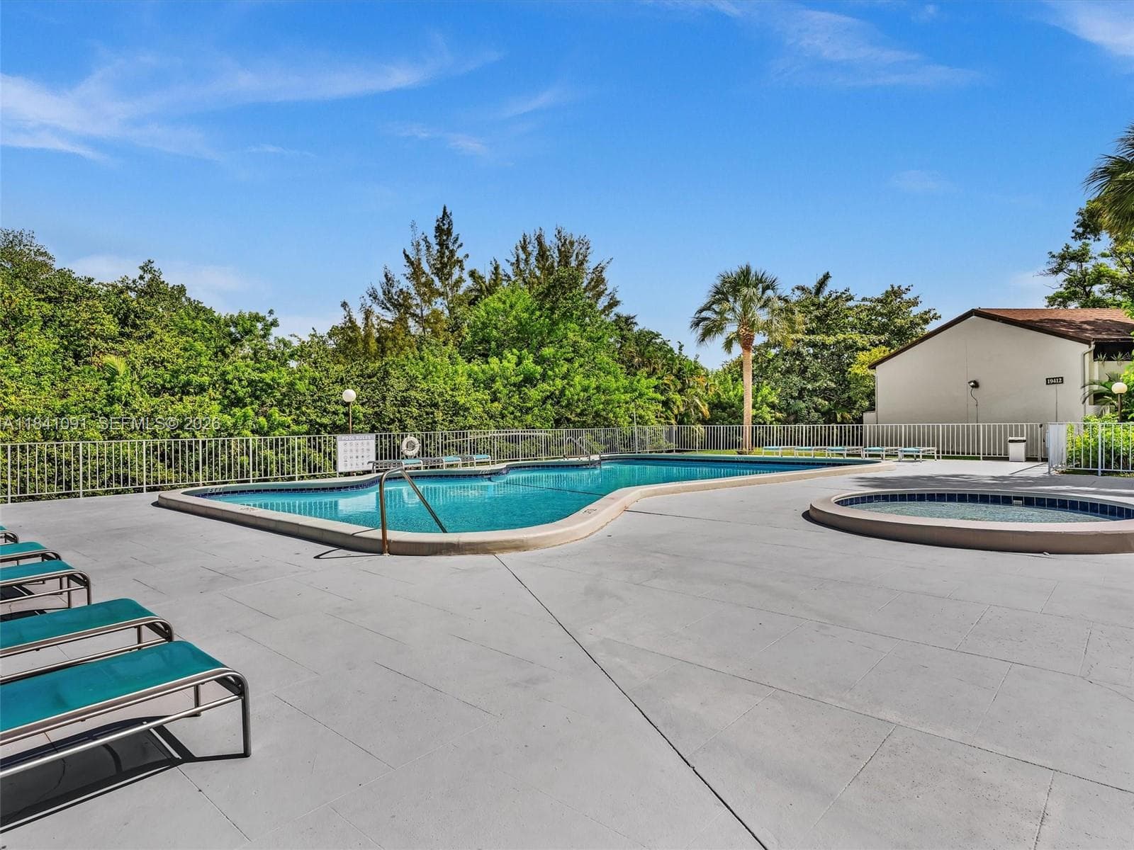 19200 NE 25th Ave # 323C, Miami FL 33180 — 49