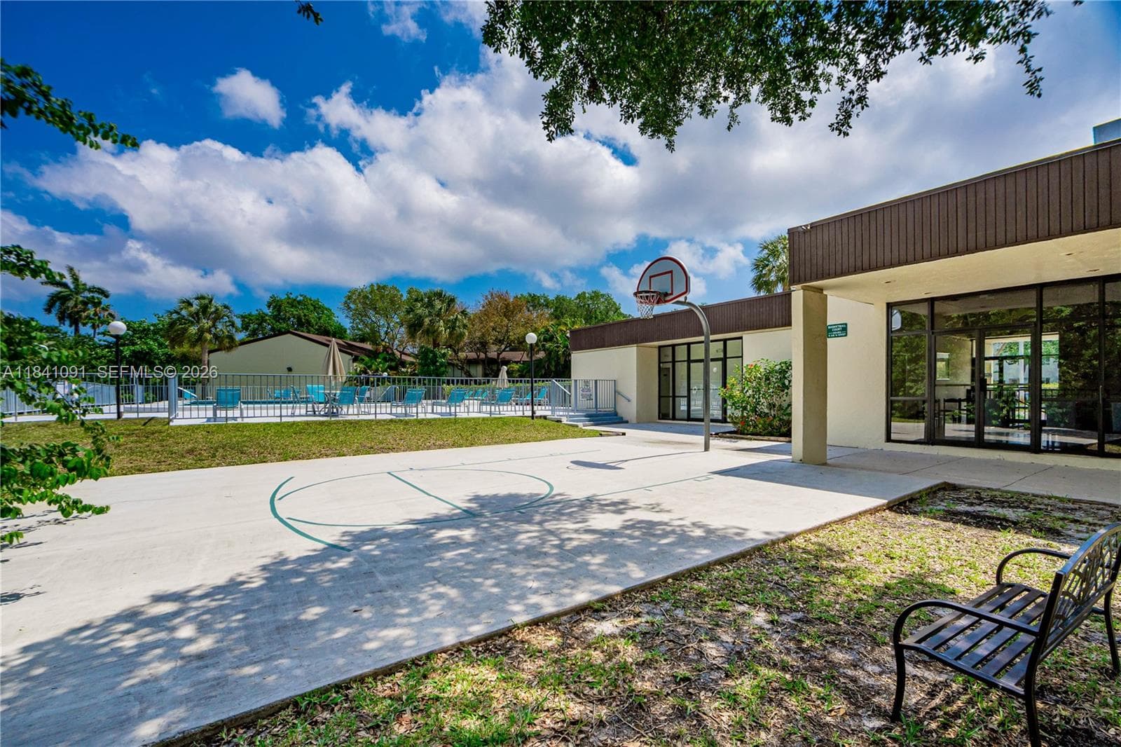 19200 NE 25th Ave # 323C, Miami FL 33180 — 54