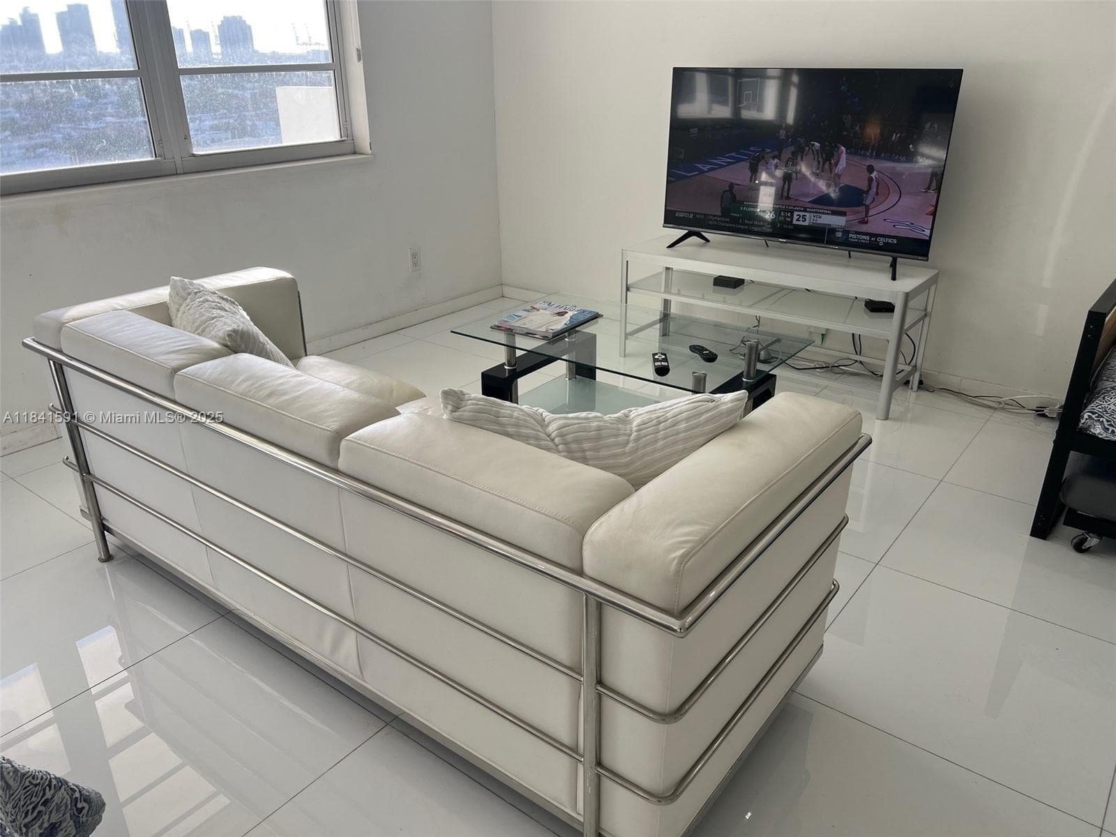 100 Lincoln Rd # 1601, Miami Beach FL 33139 — 6
