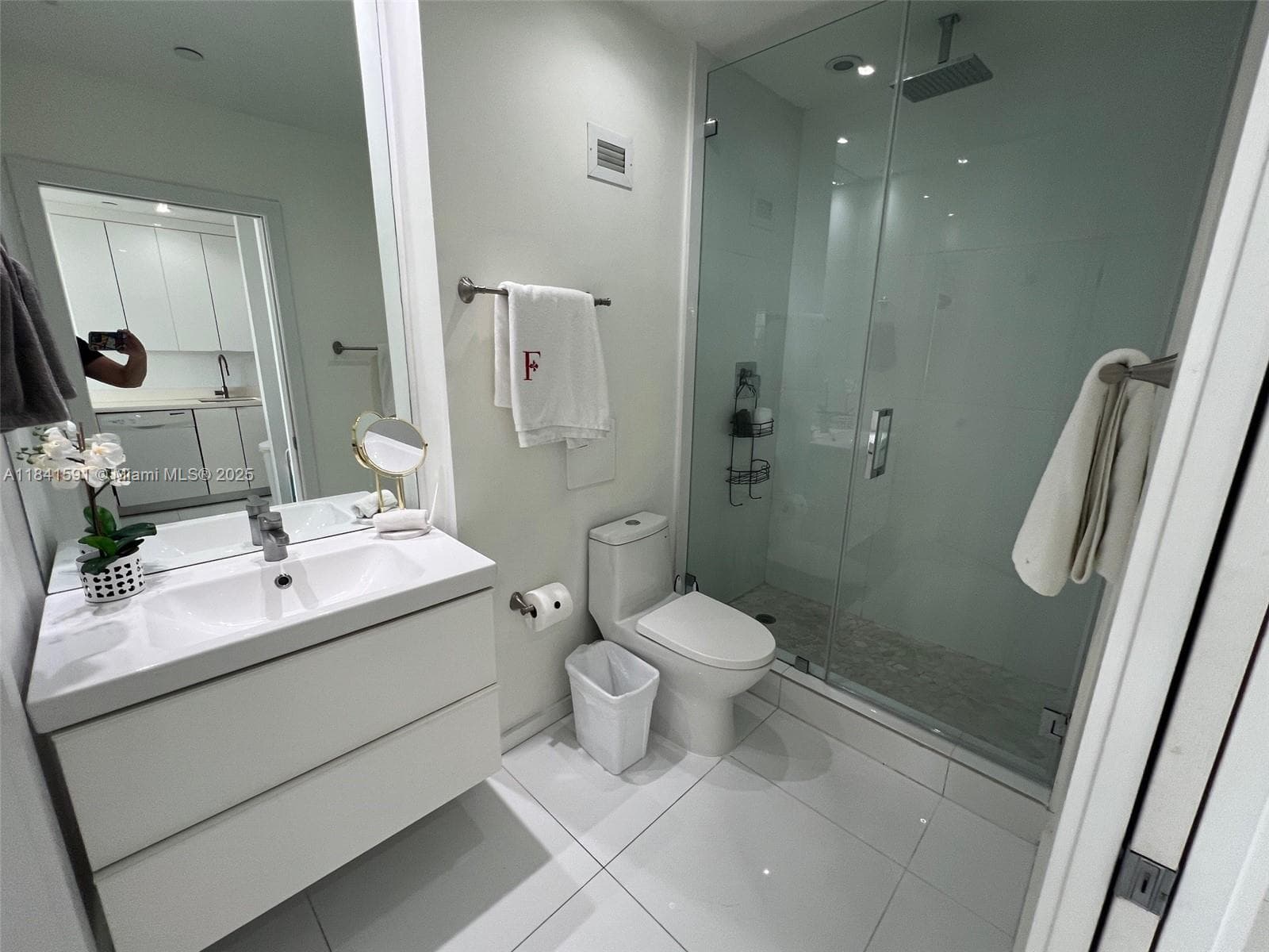 100 Lincoln Rd # 1601, Miami Beach FL 33139 — 17