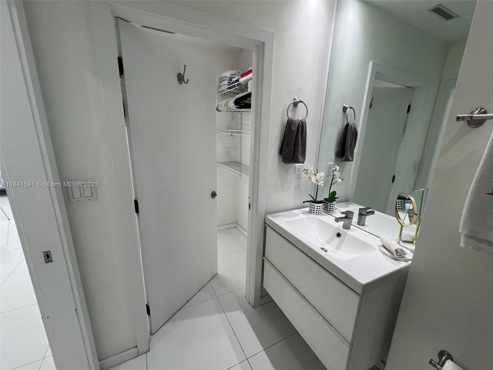 100 Lincoln Rd # 1601, Miami Beach FL 33139 — 20