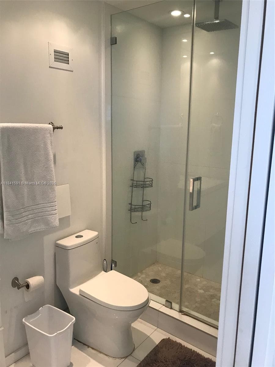 100 Lincoln Rd # 1601, Miami Beach FL 33139 — 18