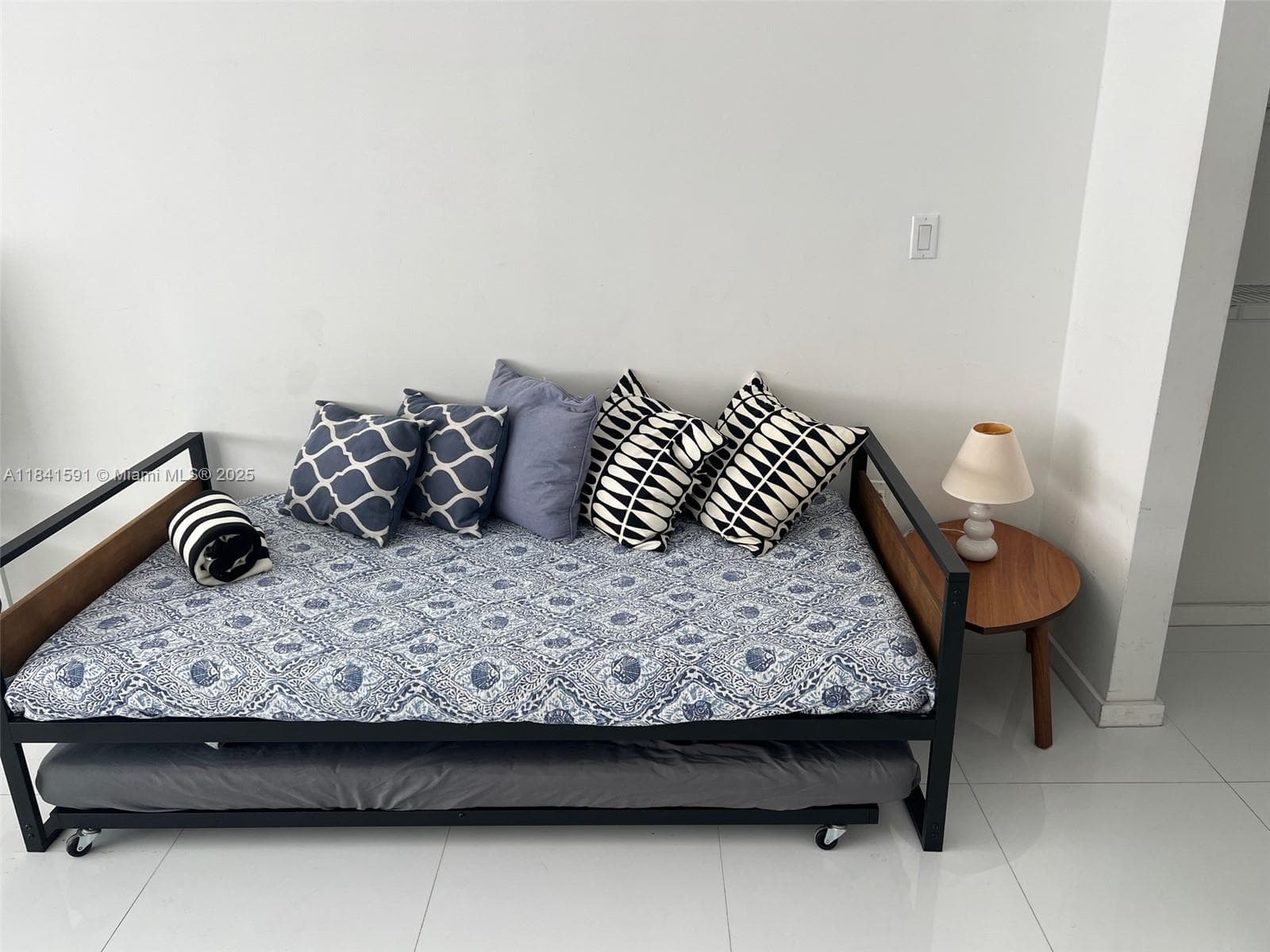 100 Lincoln Rd # 1601, Miami Beach FL 33139 — 11