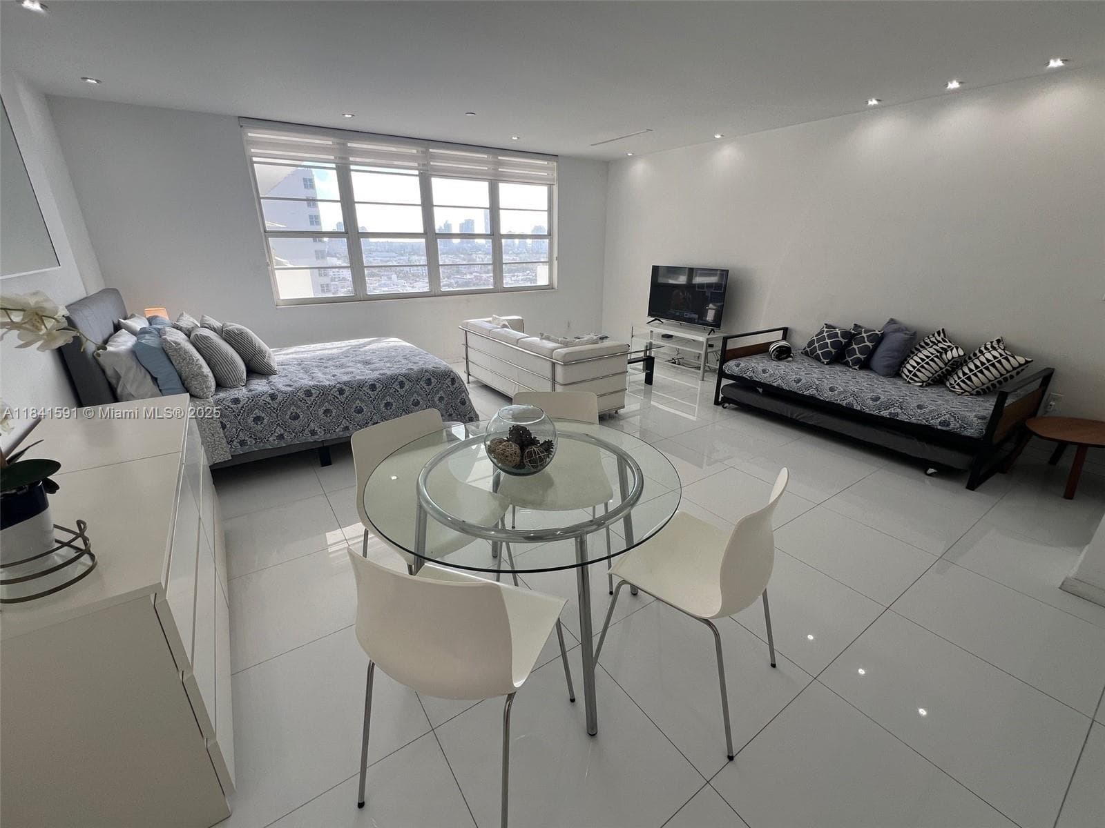 100 Lincoln Rd # 1601, Miami Beach FL 33139 — 4