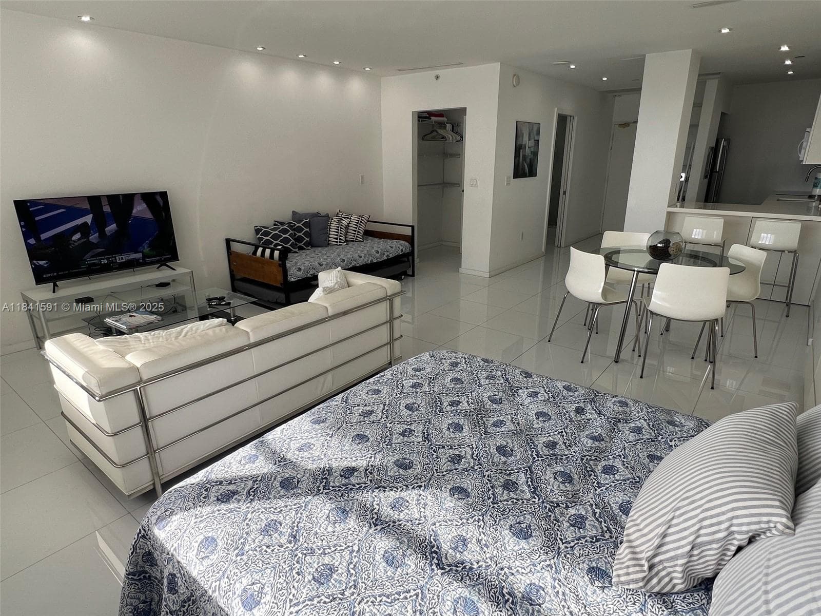 100 Lincoln Rd # 1601, Miami Beach FL 33139 — 8