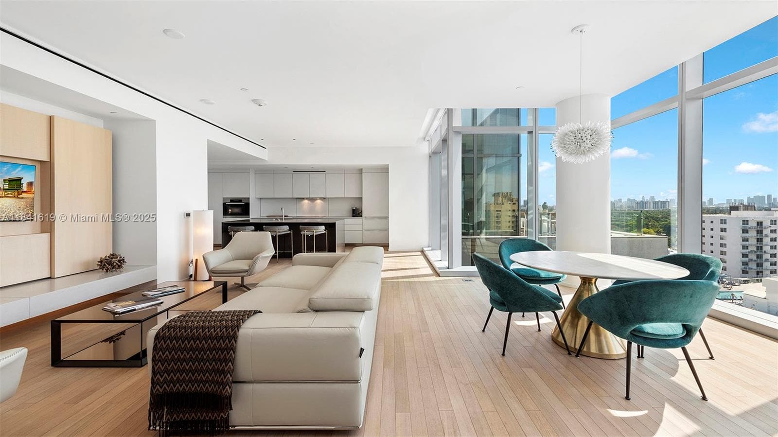 2901 Collins Ave # 1403, Miami Beach FL 33140 — 1