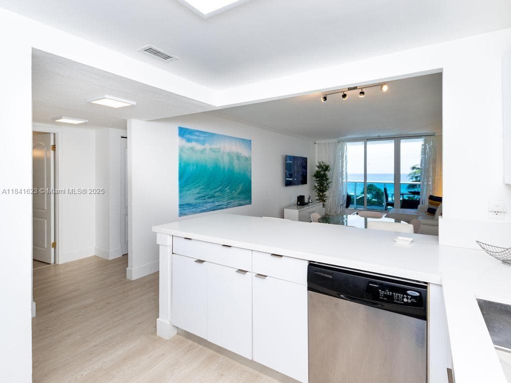 2301 Collins Ave # 625, Miami Beach FL 33139 — 2
