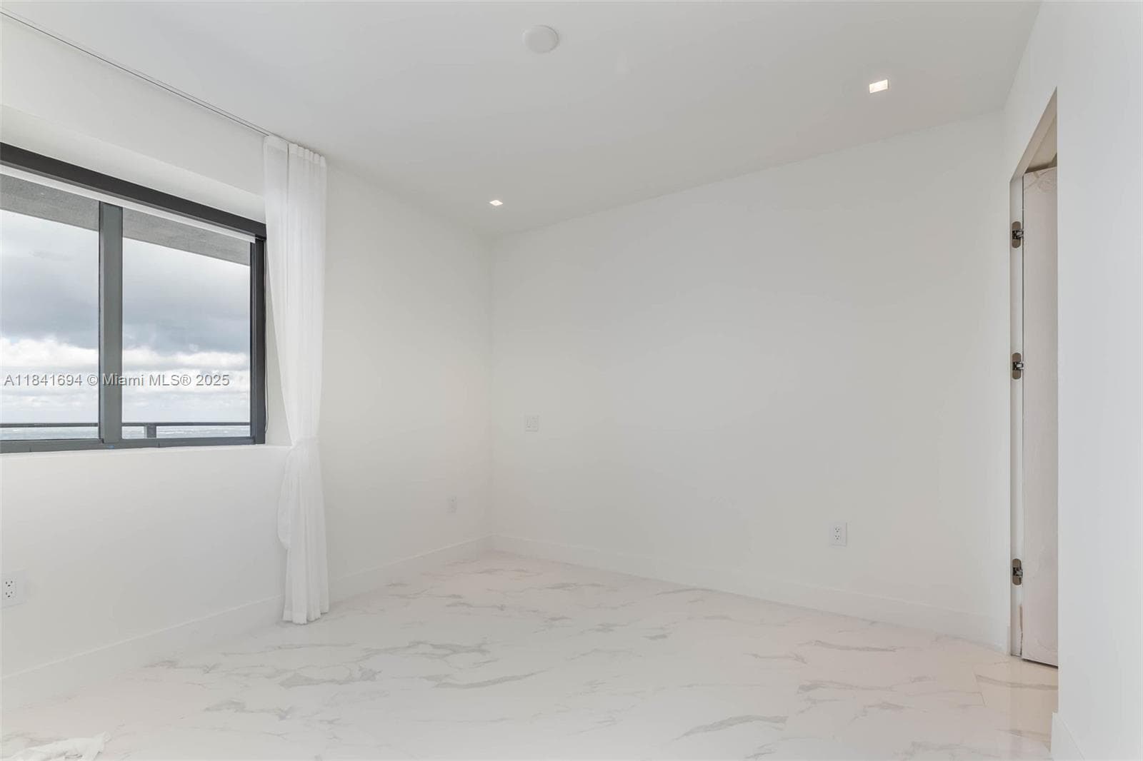 700 NE 24 ST # 5005, Miami FL 33137 — 17