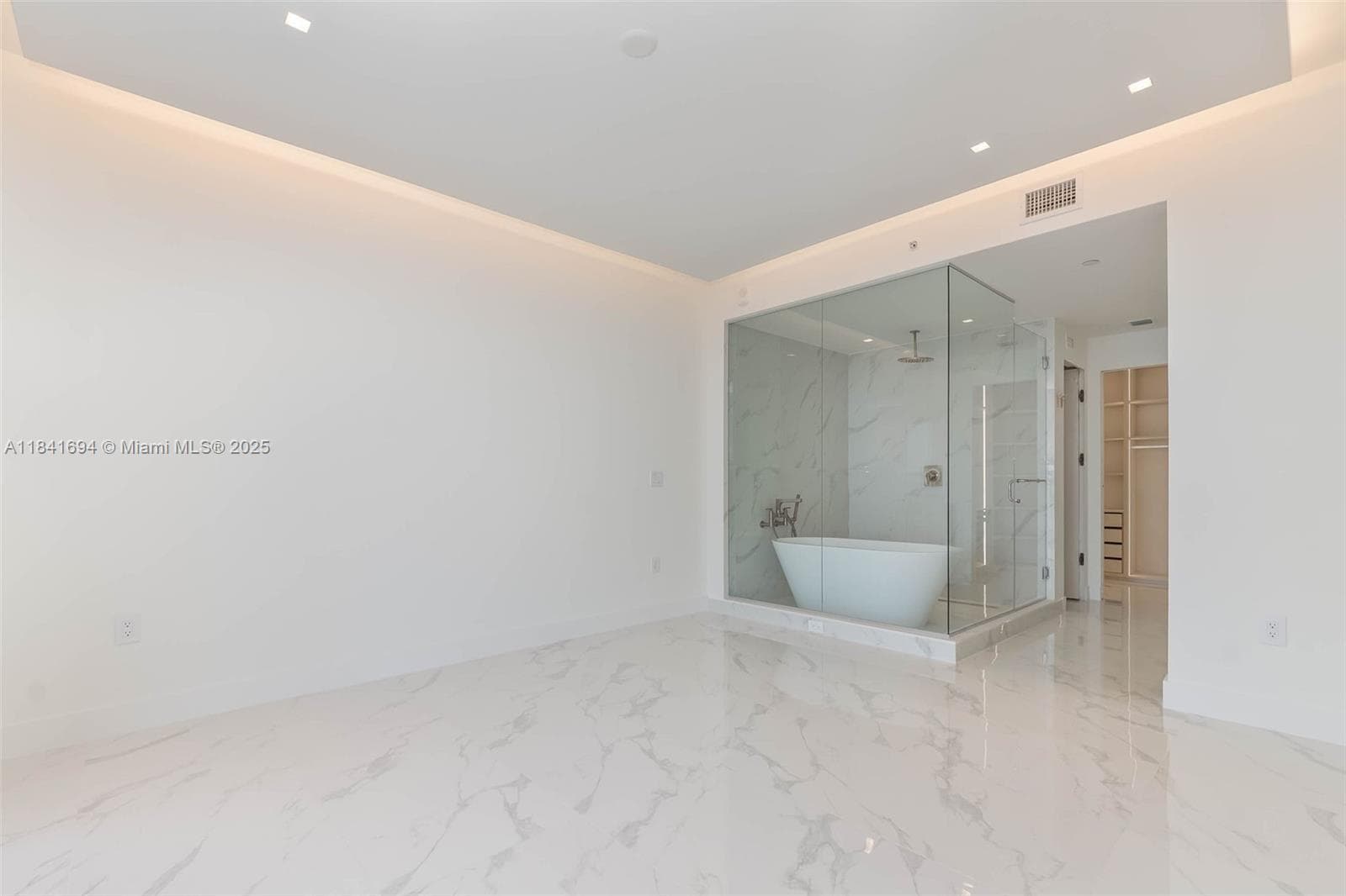 700 NE 24 ST # 5005, Miami FL 33137 — 7