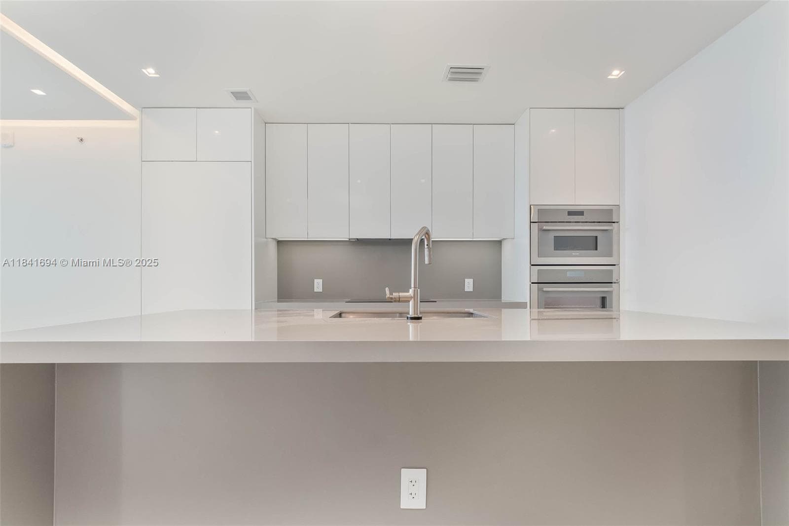 700 NE 24 ST # 5005, Miami FL 33137 — 3