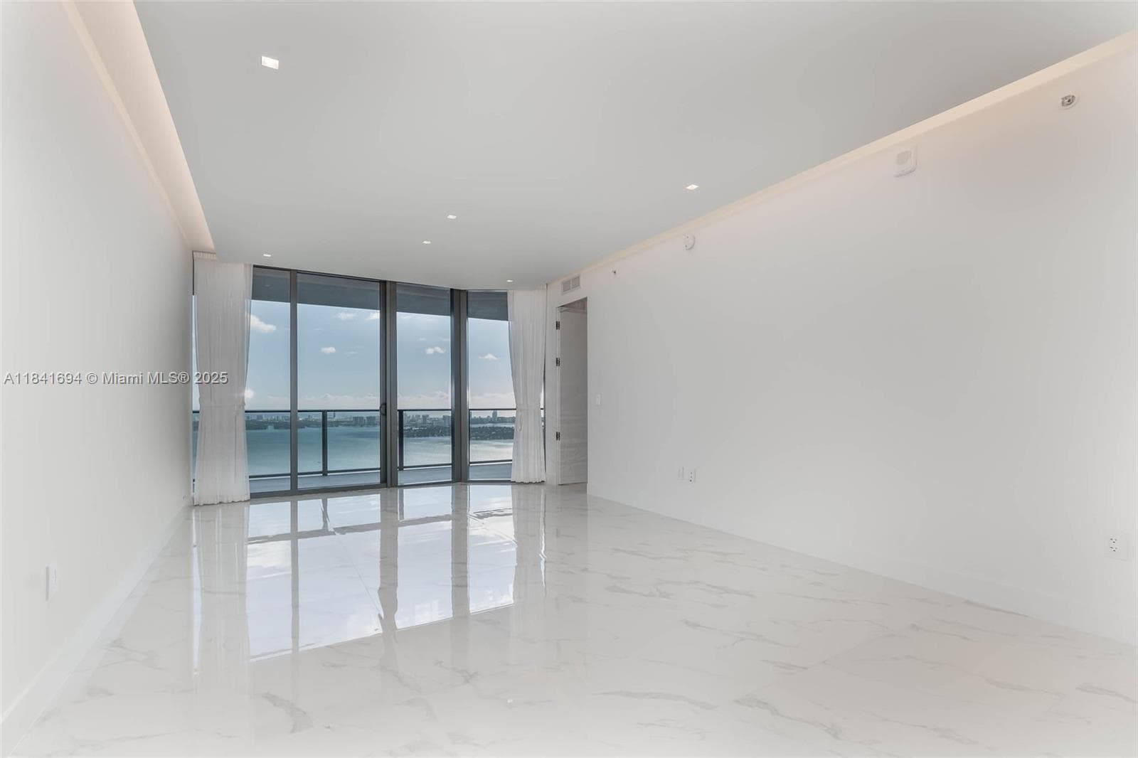 700 NE 24 ST # 5005, Miami FL 33137 — 5