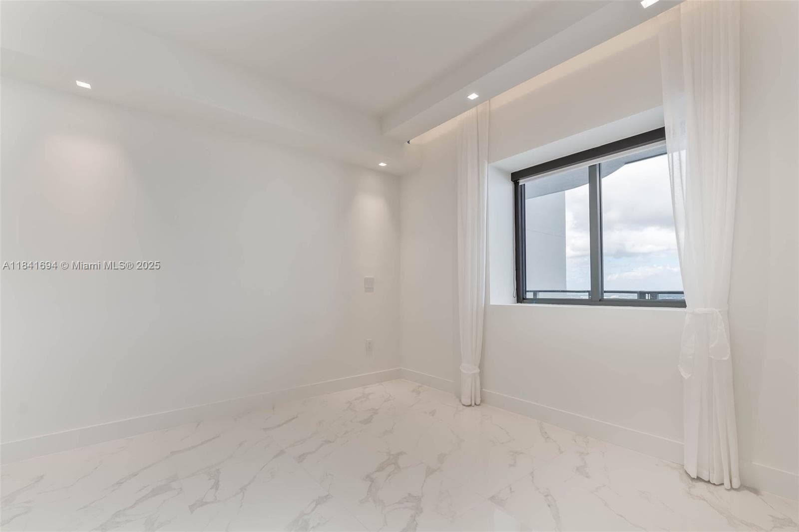 700 NE 24 ST # 5005, Miami FL 33137 — 20