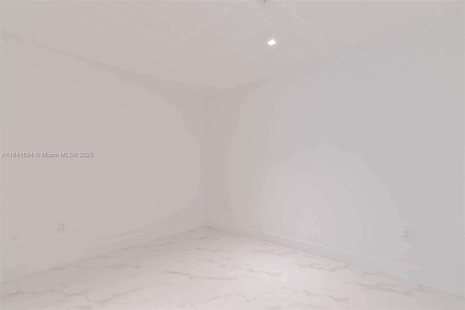 700 NE 24 ST # 5005, Miami FL 33137 — 14