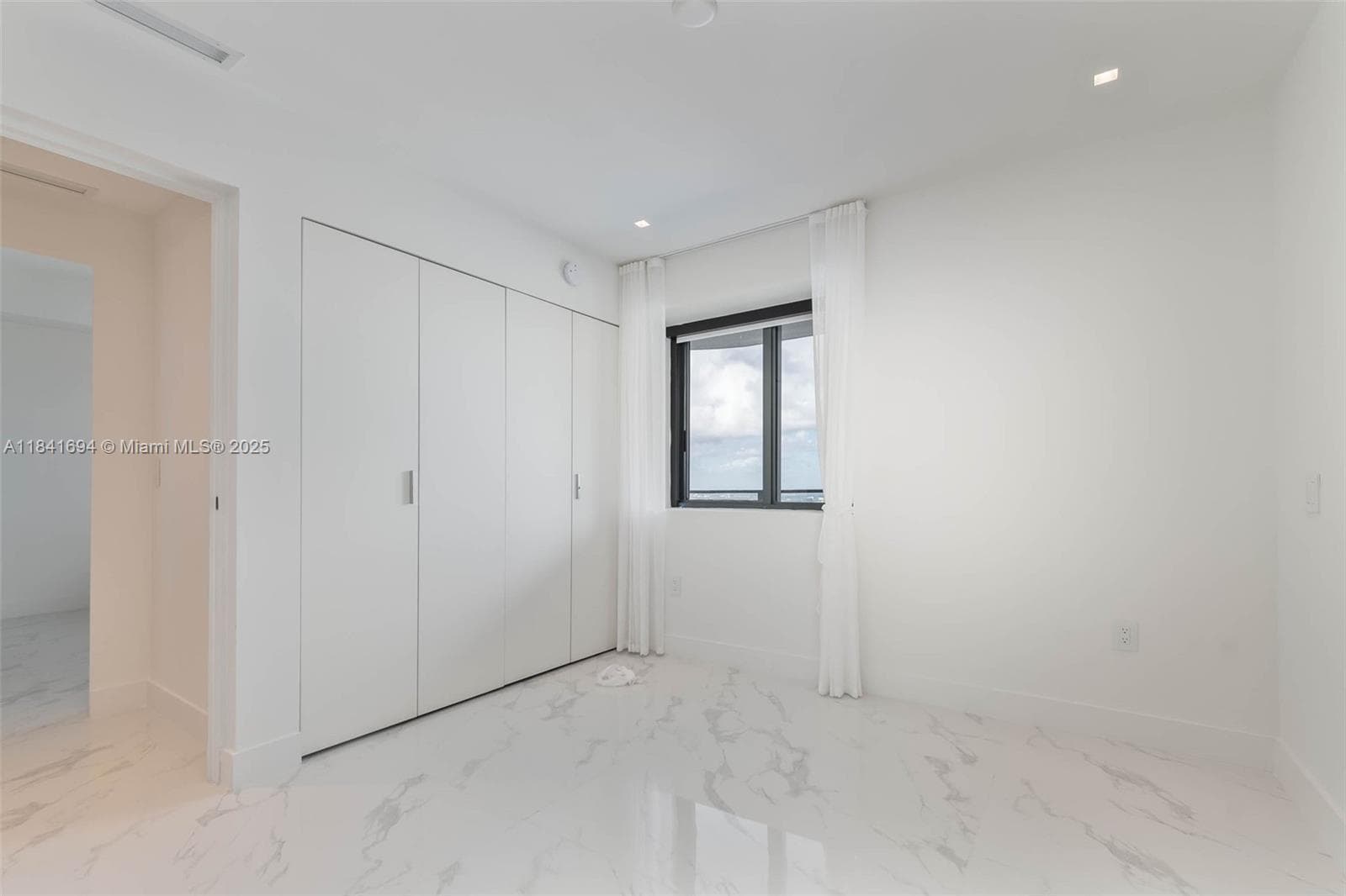700 NE 24 ST # 5005, Miami FL 33137 — 18