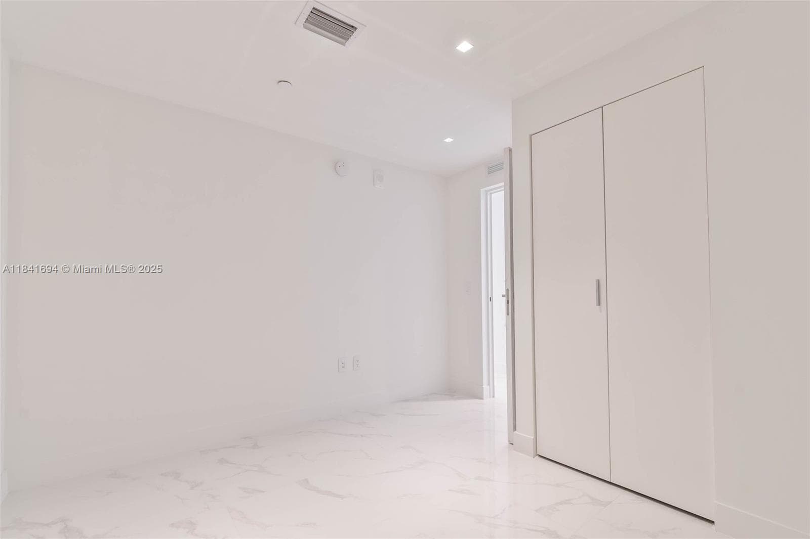 700 NE 24 ST # 5005, Miami FL 33137 — 15