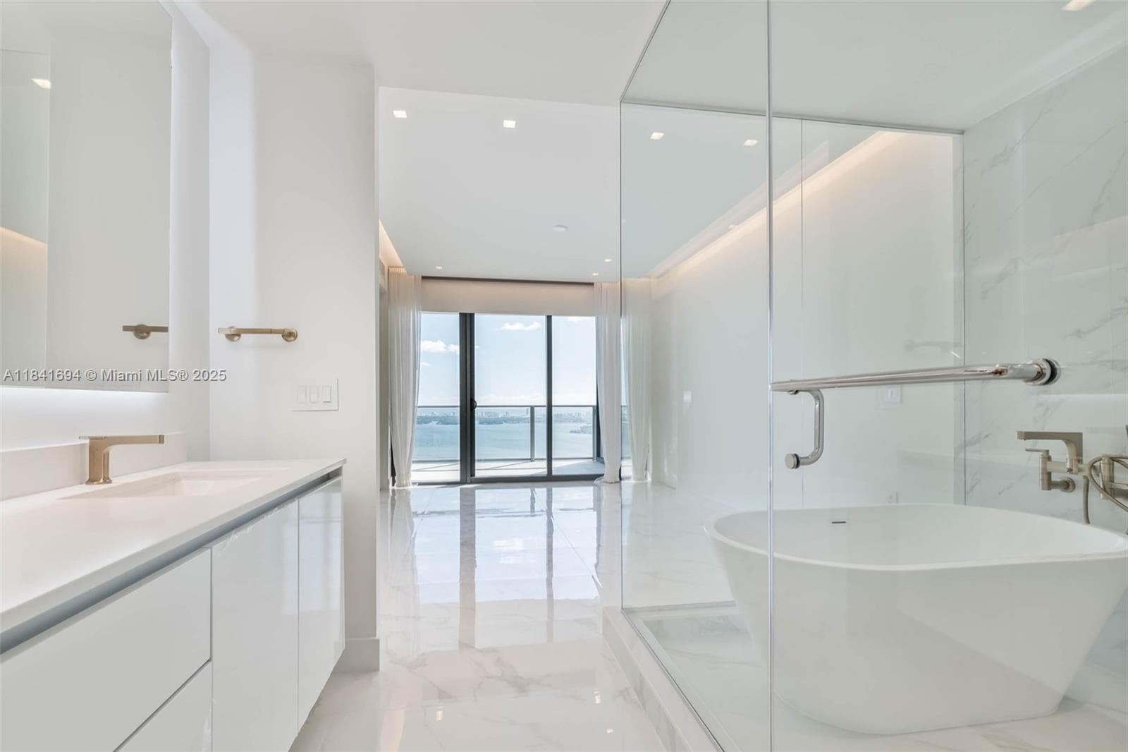 700 NE 24 ST # 5005, Miami FL 33137 — 11