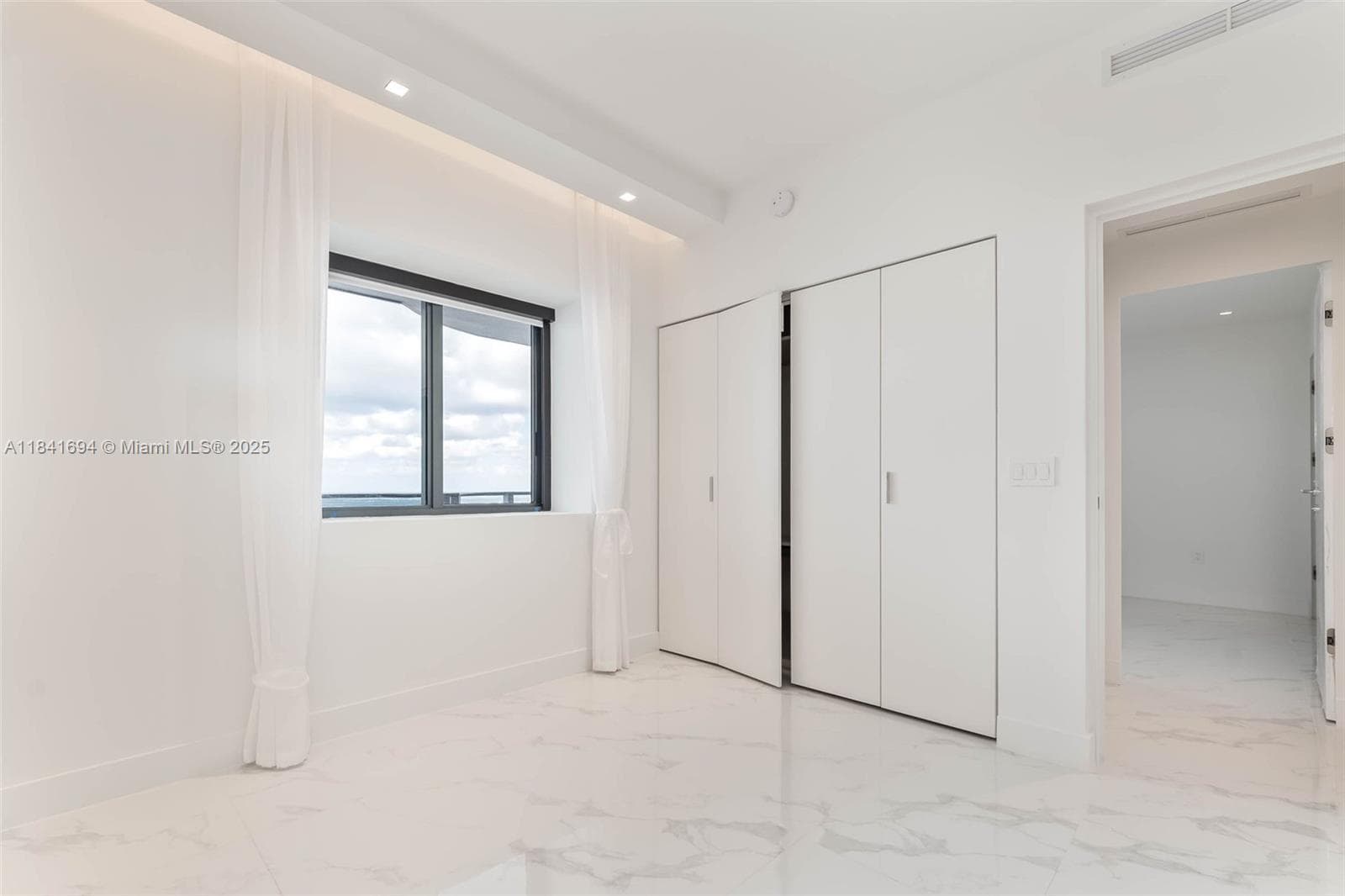 700 NE 24 ST # 5005, Miami FL 33137 — 21