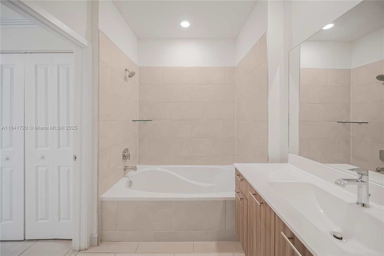 8265 NW 41st St # 202, Doral FL 33166 — 16