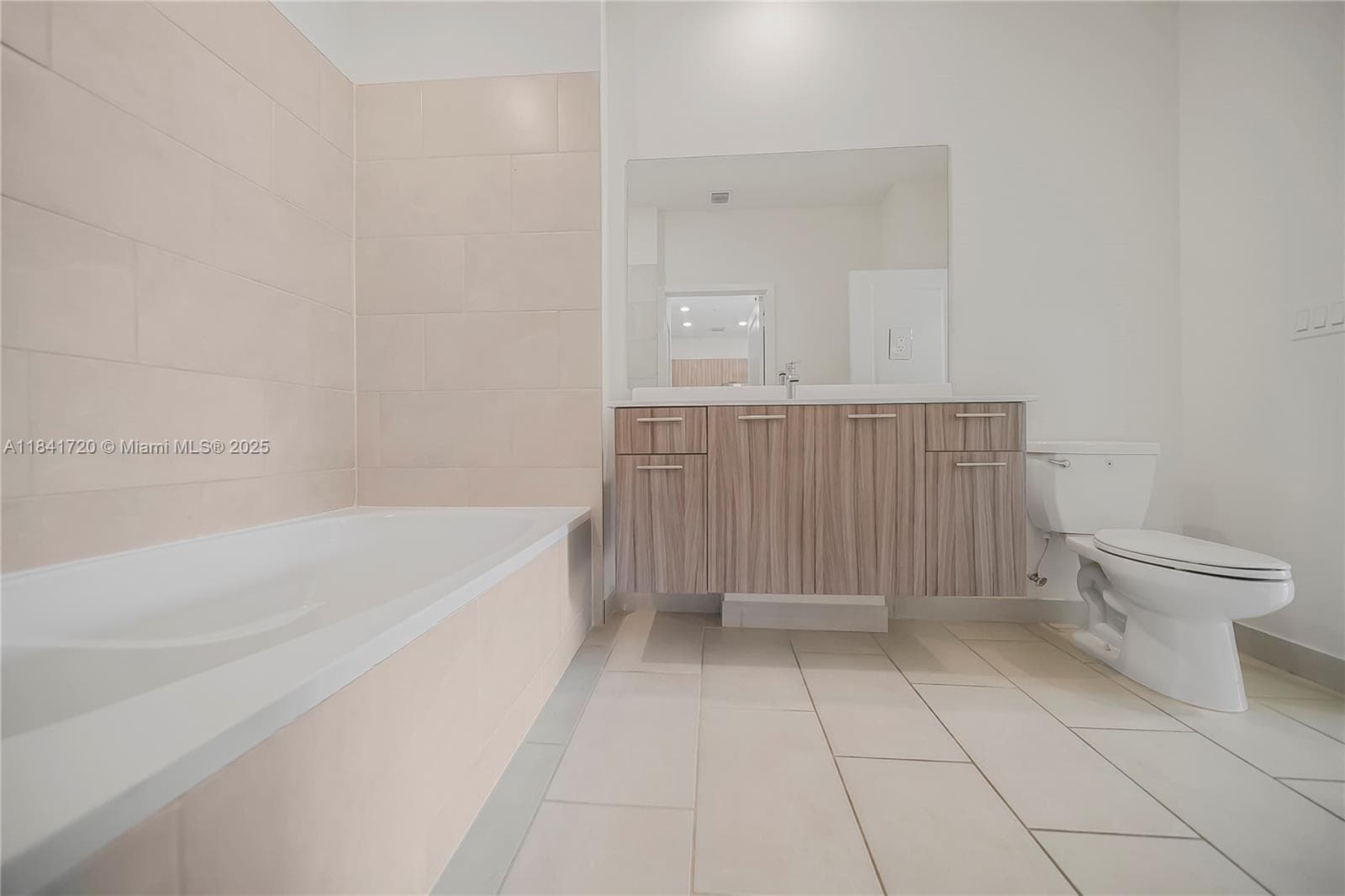 8265 NW 41st St # 202, Doral FL 33166 — 14