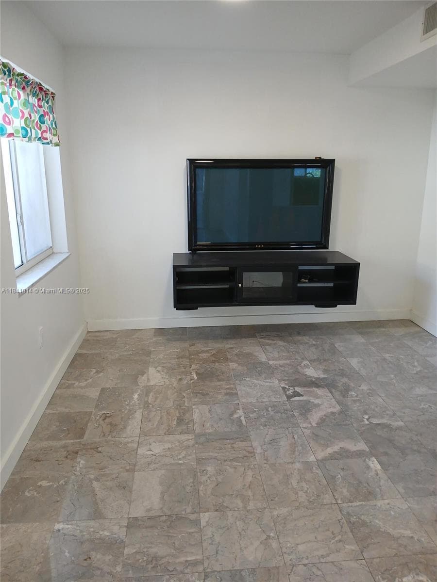 7467 NW 169th Ln, Hialeah FL 33015 — 3