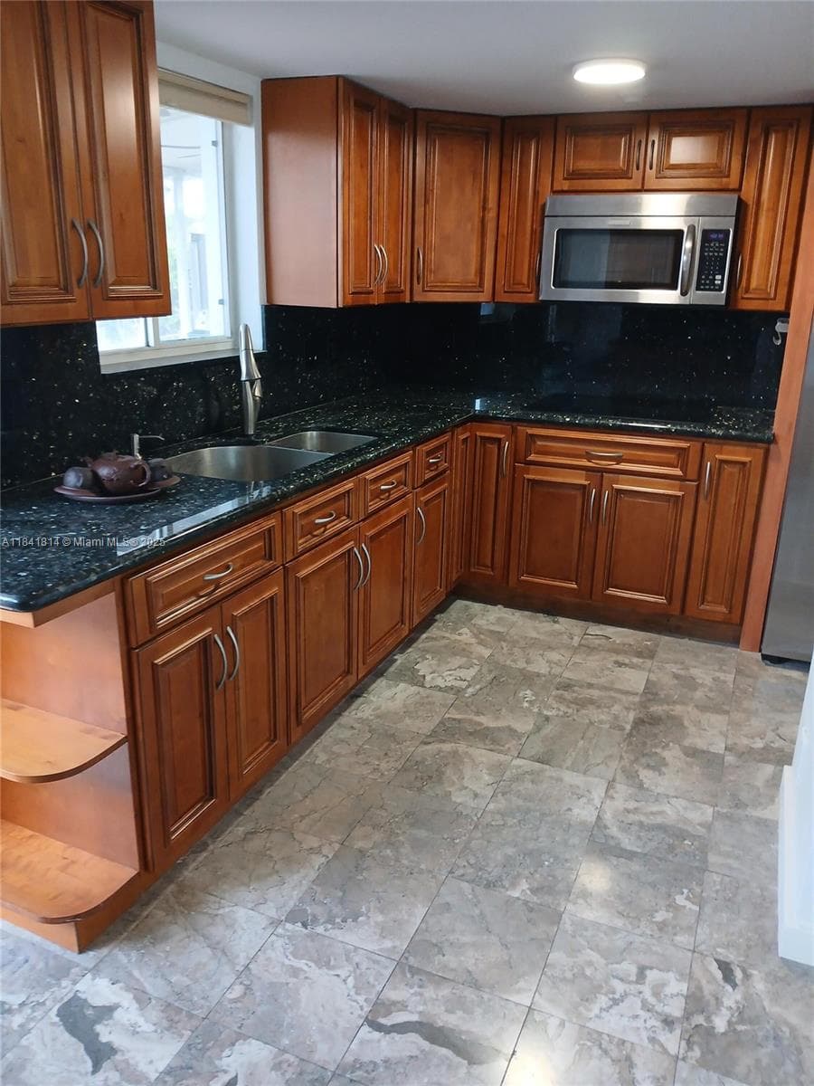 7467 NW 169th Ln, Hialeah FL 33015 — 14